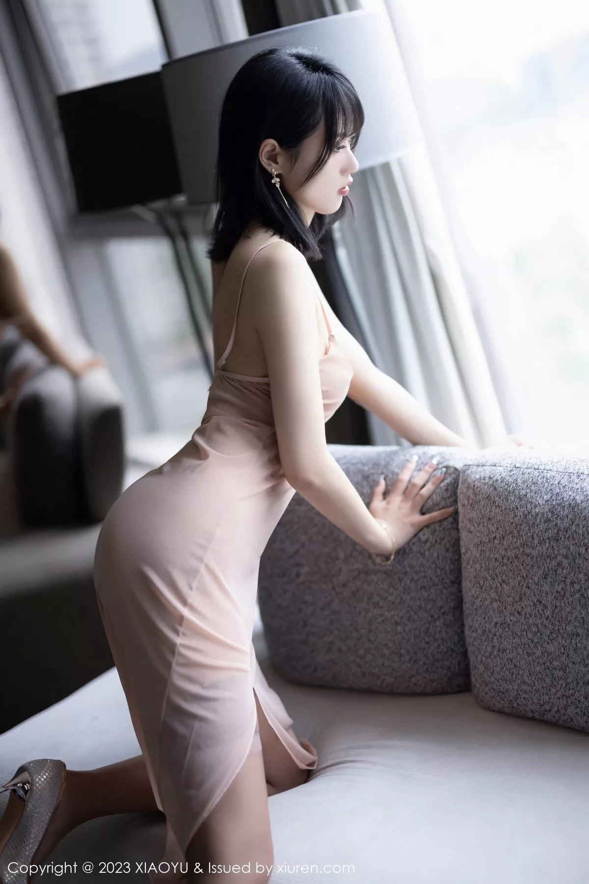 秀人集.com_[XiaoYu画语界]Vol.1028_模特林子遥性感粉灰色吊带长裙配灰色丝袜秀曼妙身姿诱惑写真80P