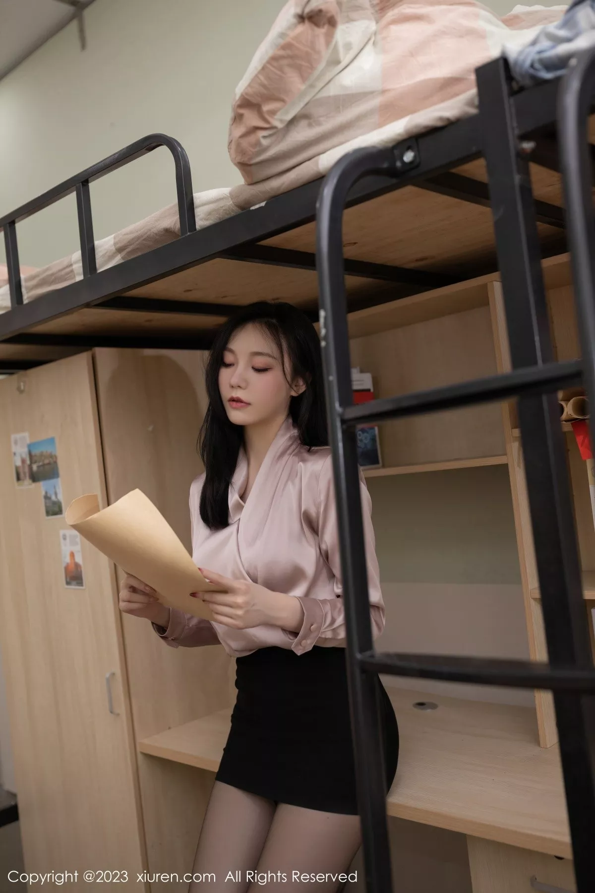 秀人集.com_[XiuRen秀人网]No.6746_模特安然anran性感粉灰色上衣配黑短裙露紫色内衣撩人诱惑写真82P