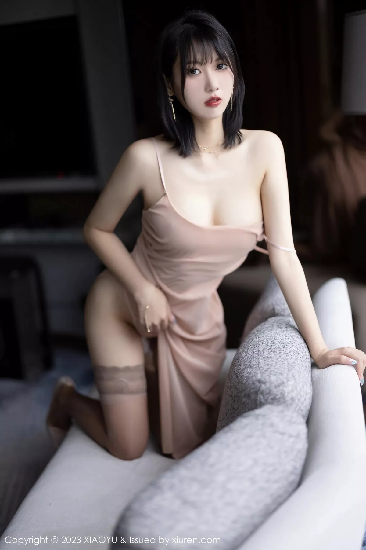 秀人集.com_[XiaoYu画语界]Vol.1028_模特林子遥性感粉灰色吊带长裙配灰色丝袜秀曼妙身姿诱惑写真80P