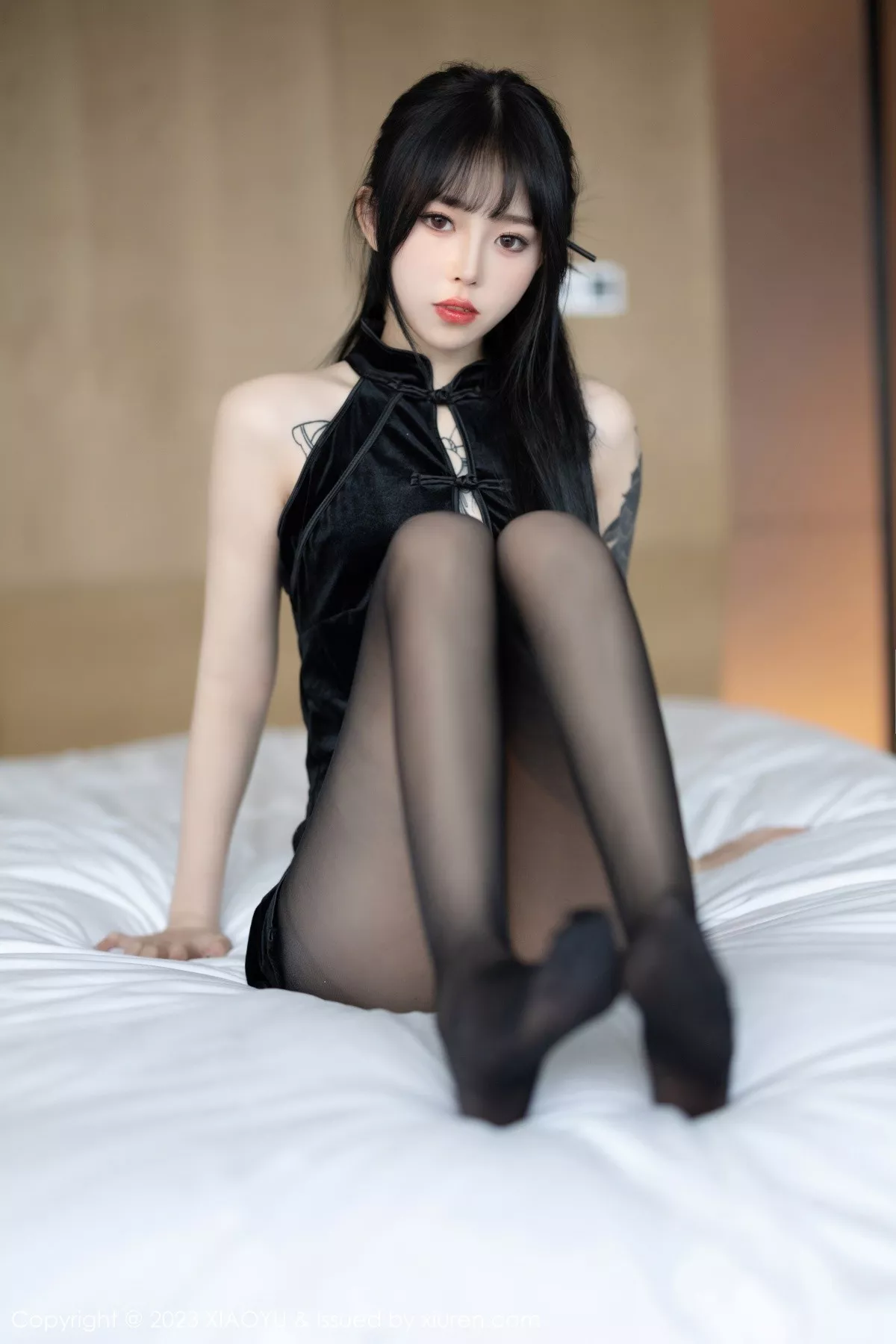 秀人集.com_[XiaoYu画语界]Vol.1030_模特奶瓶性感黑旗袍服饰+黑色缕空情趣服饰秀曼妙身姿诱惑写真90P