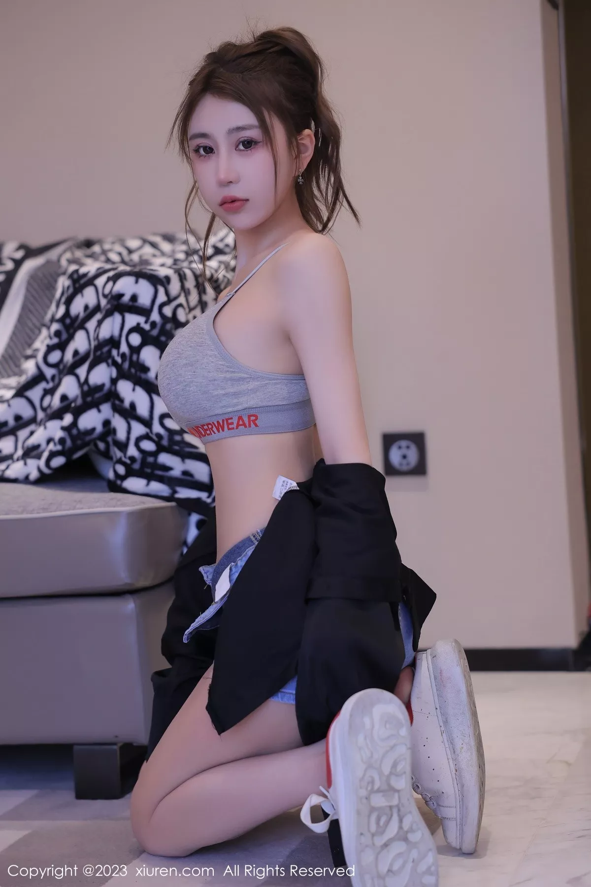 秀人集.com_[XiuRen秀人网]No.6758_模特tina_甜仔私房半脱露性感灰色运动内衣秀凹凸身材诱惑写真65P
