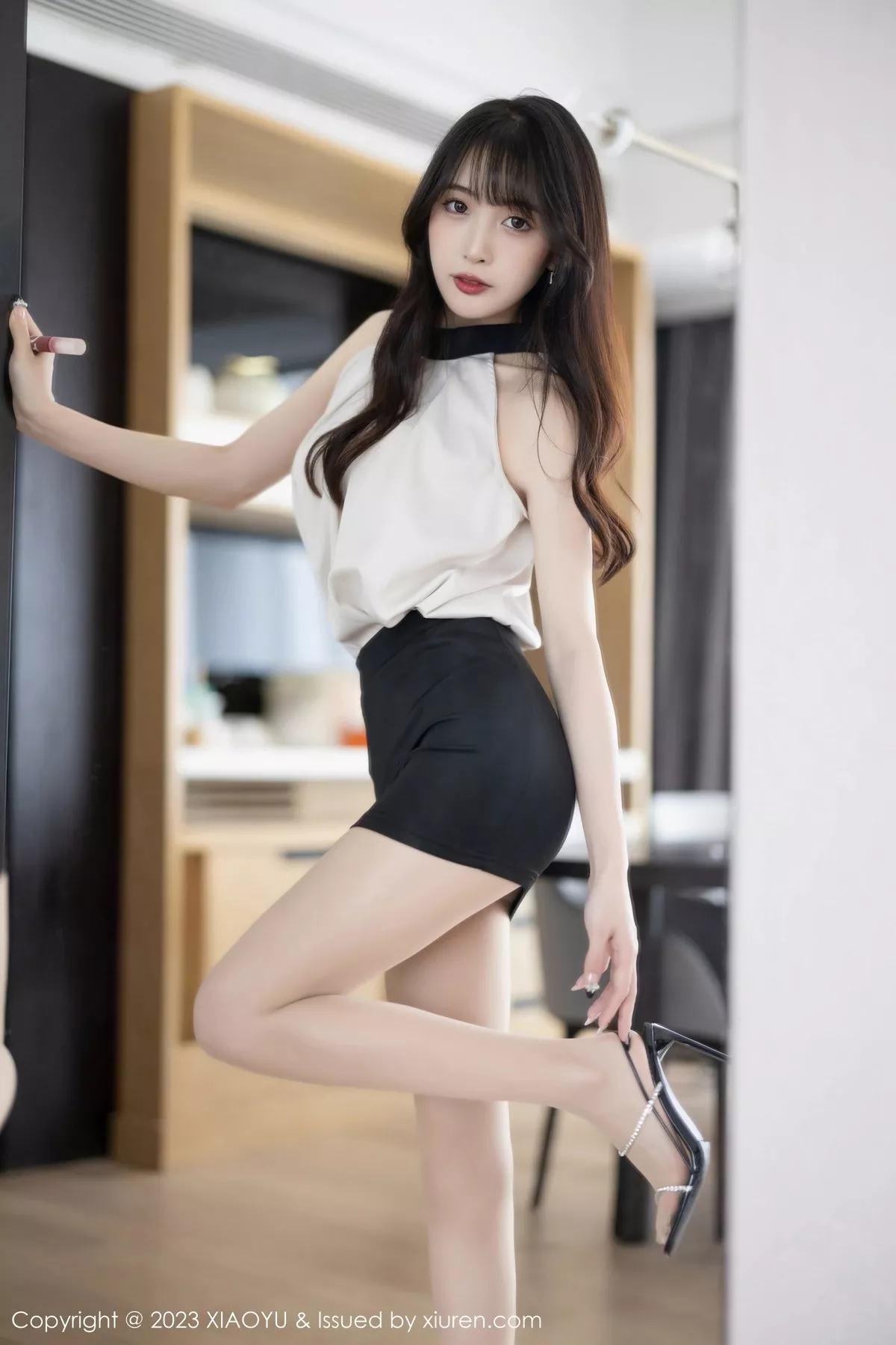 秀人集.com_[XiaoYu画语界]Vol.1013_模特林星阑浅色上衣配黑短裙+粉色蕾丝内衣秀曼妙身姿诱惑写真90P
