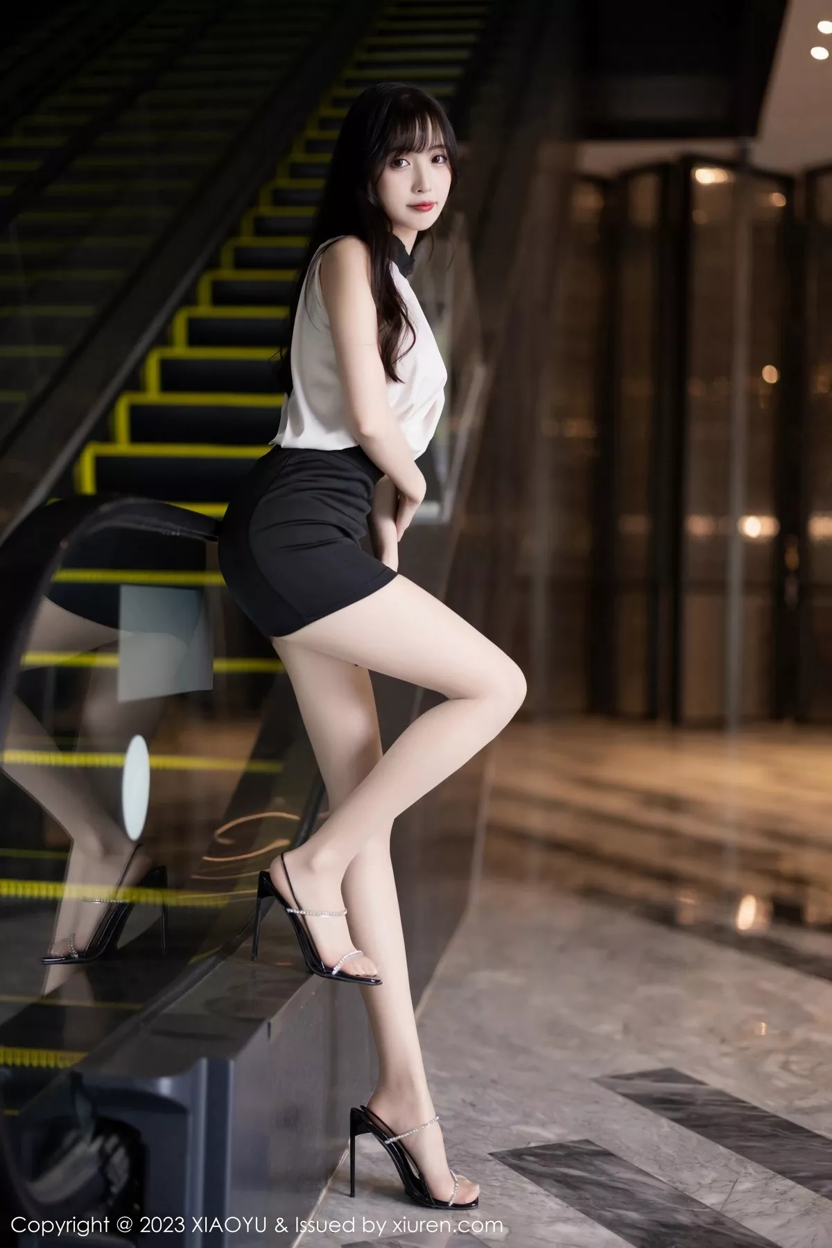 秀人集.com_[XiaoYu画语界]Vol.1013_模特林星阑浅色上衣配黑短裙+粉色蕾丝内衣秀曼妙身姿诱惑写真90P