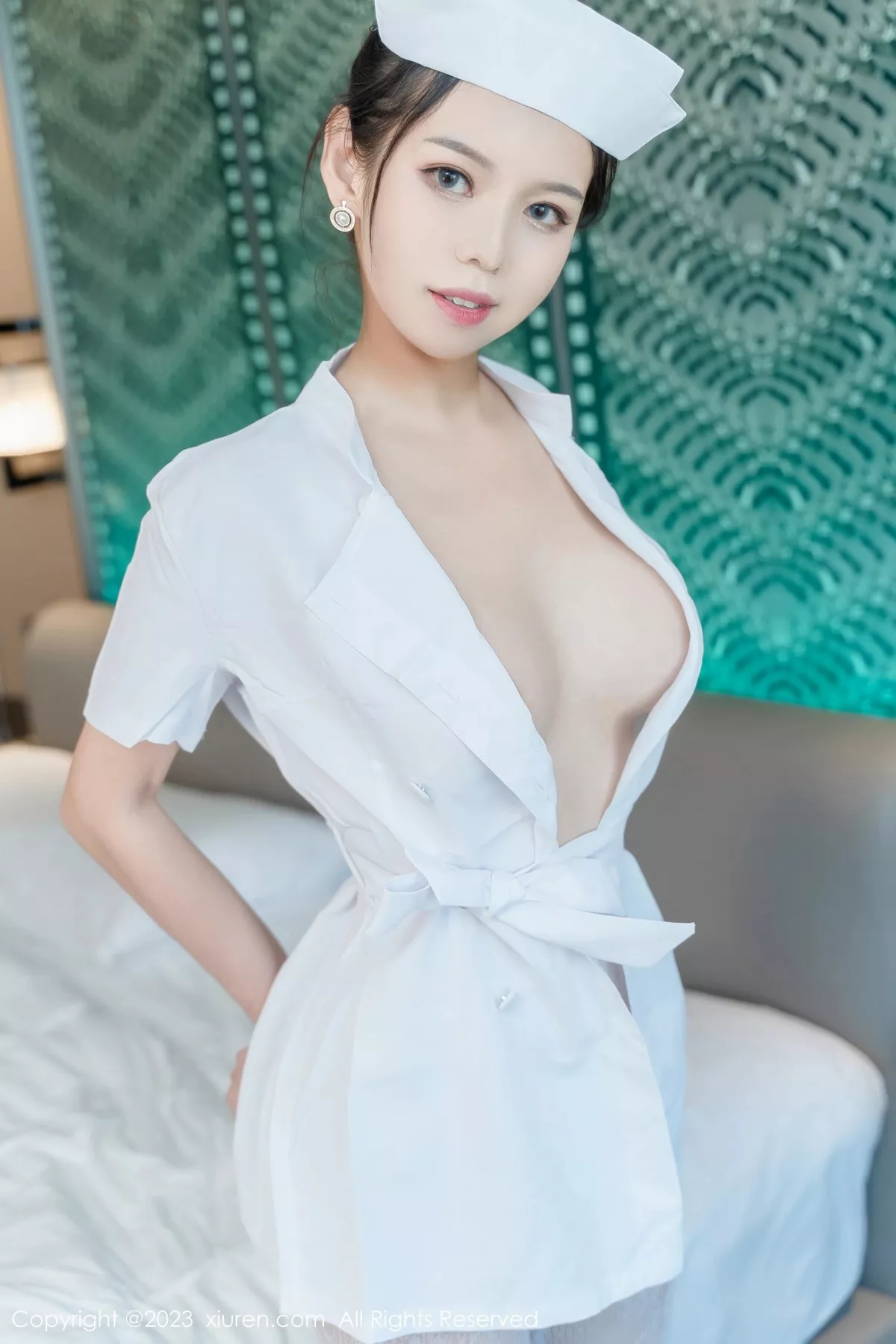 秀人集.com_[XiuRen秀人网]No.6618_模特大美妞儿性感白色护士装半脱露白色内衣秀完美身材诱惑写真62P