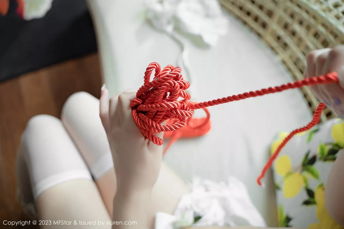 秀人集.com_[MFStar模范学院]Vol.613_模特杨可可coco性感白色情趣服配白丝吊袜情趣捆绑惹火诱惑写真62P