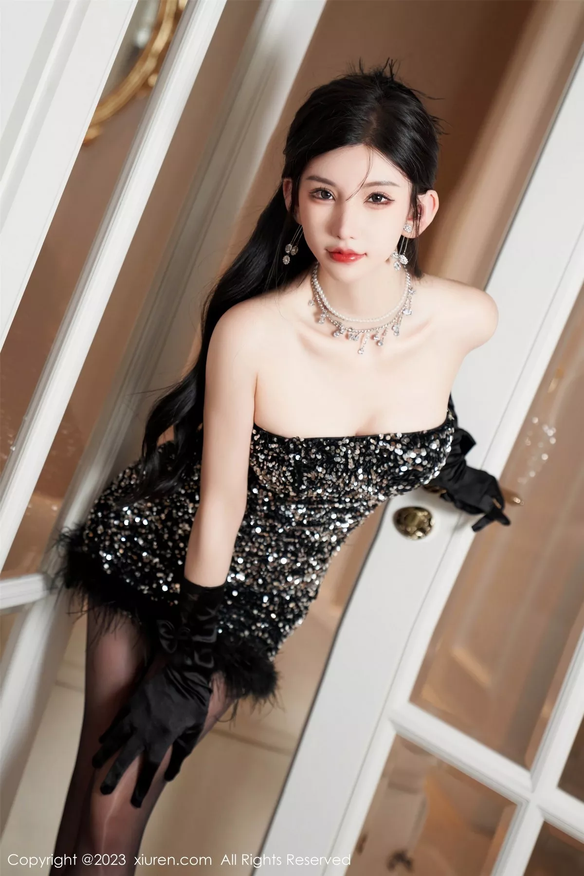 秀人集.com_[XiuRen秀人网]No.6771_女神周于希Sally性感黑色低胸短裙配超薄油亮黑丝惹火诱惑写真87P