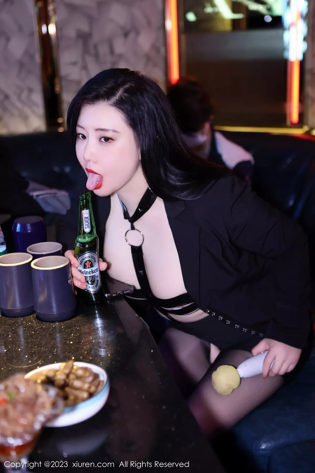 秀人集.com_[XiuRen秀人网]No.6766_模特王婉悠Queen性感黑色情趣服配开档黑丝秀惹火身材诱惑写真82P