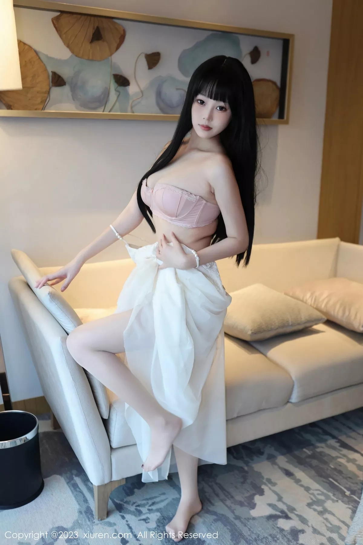 秀人集.com_[XiuRen秀人网]No.6828_模特早川京子脱白色吊带连衣裙露粉色内衣配超薄肉丝诱惑写真79P
