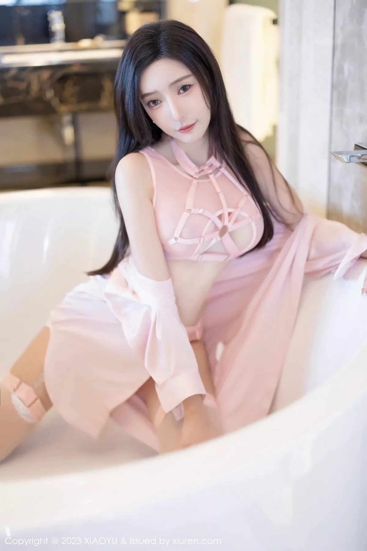 秀人集.com_[XiaoYu画语界]Vol.1040_女神王馨瑶yanni性感粉色情趣服配粉色吊袜秀曼妙身姿诱惑写真85P