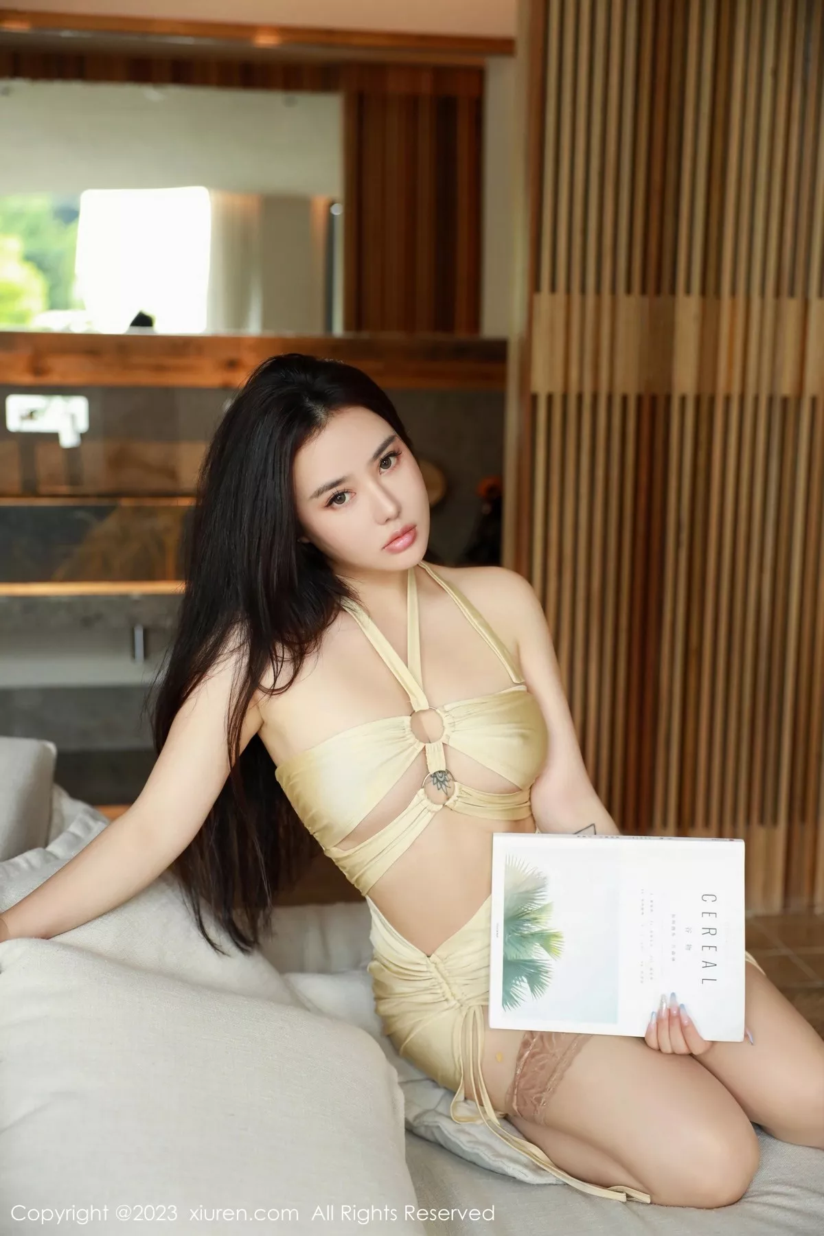 秀人集.com_[XiuRen秀人网]No.6840_女神Manuela玛鲁娜性感浅黄色露肩连衣裙秀翘臀美腿诱惑写真53P