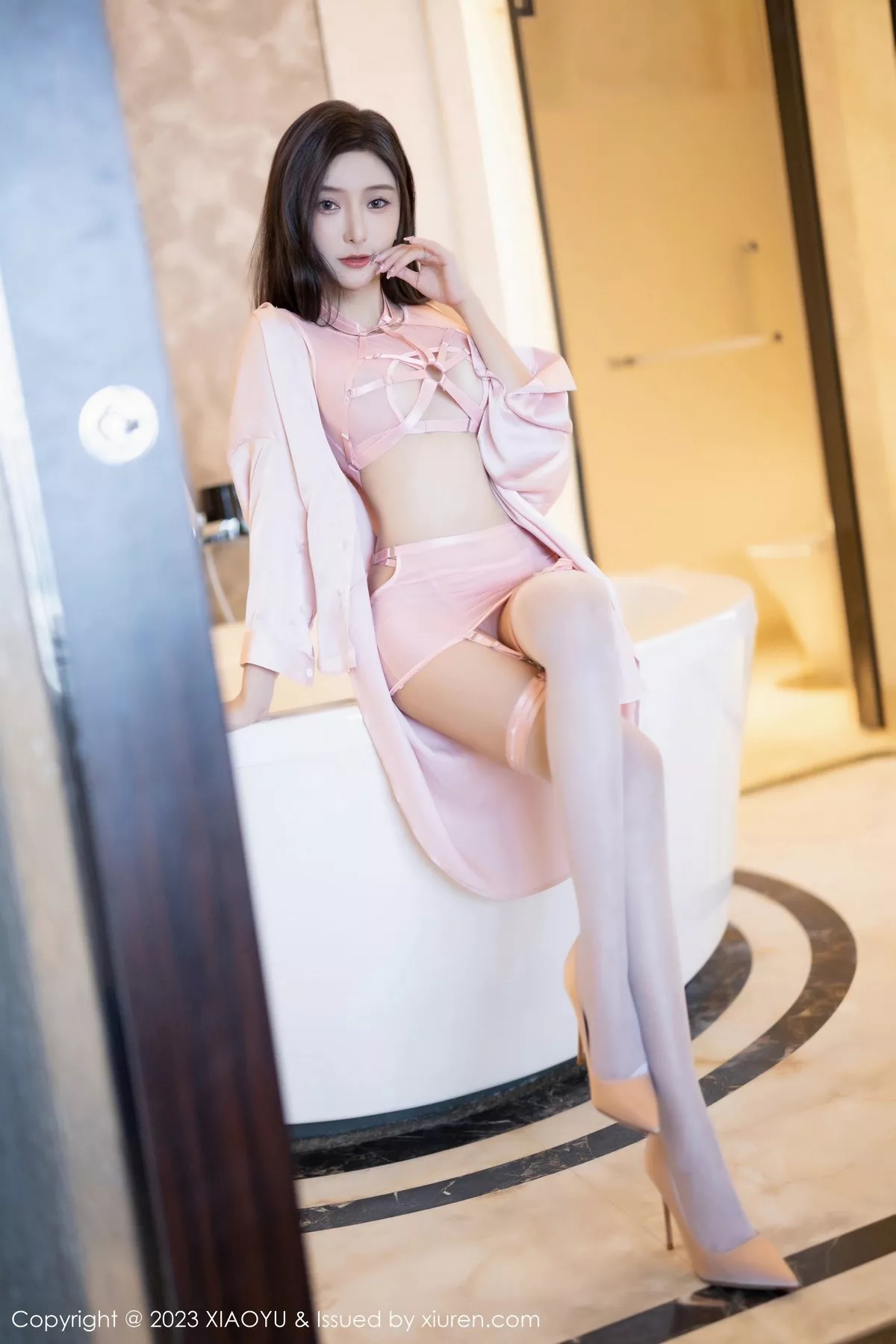 秀人集.com_[XiaoYu画语界]Vol.1040_女神王馨瑶yanni性感粉色情趣服配粉色吊袜秀曼妙身姿诱惑写真85P