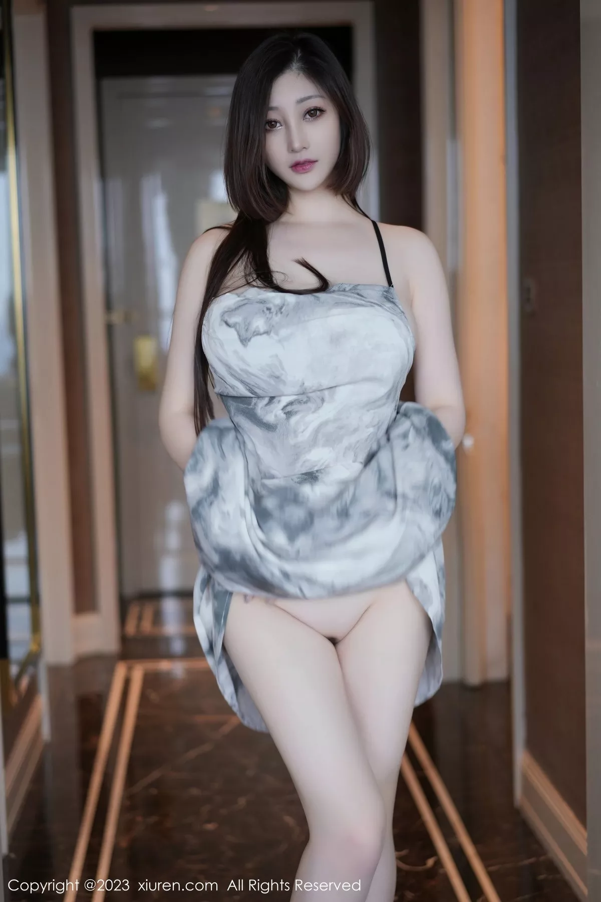 秀人集.com_[XiuRen秀人网]No.6846_女神妲己_Toxic脱浅灰色吊带连衣长裙露雪峰美臀惹火诱惑写真64P