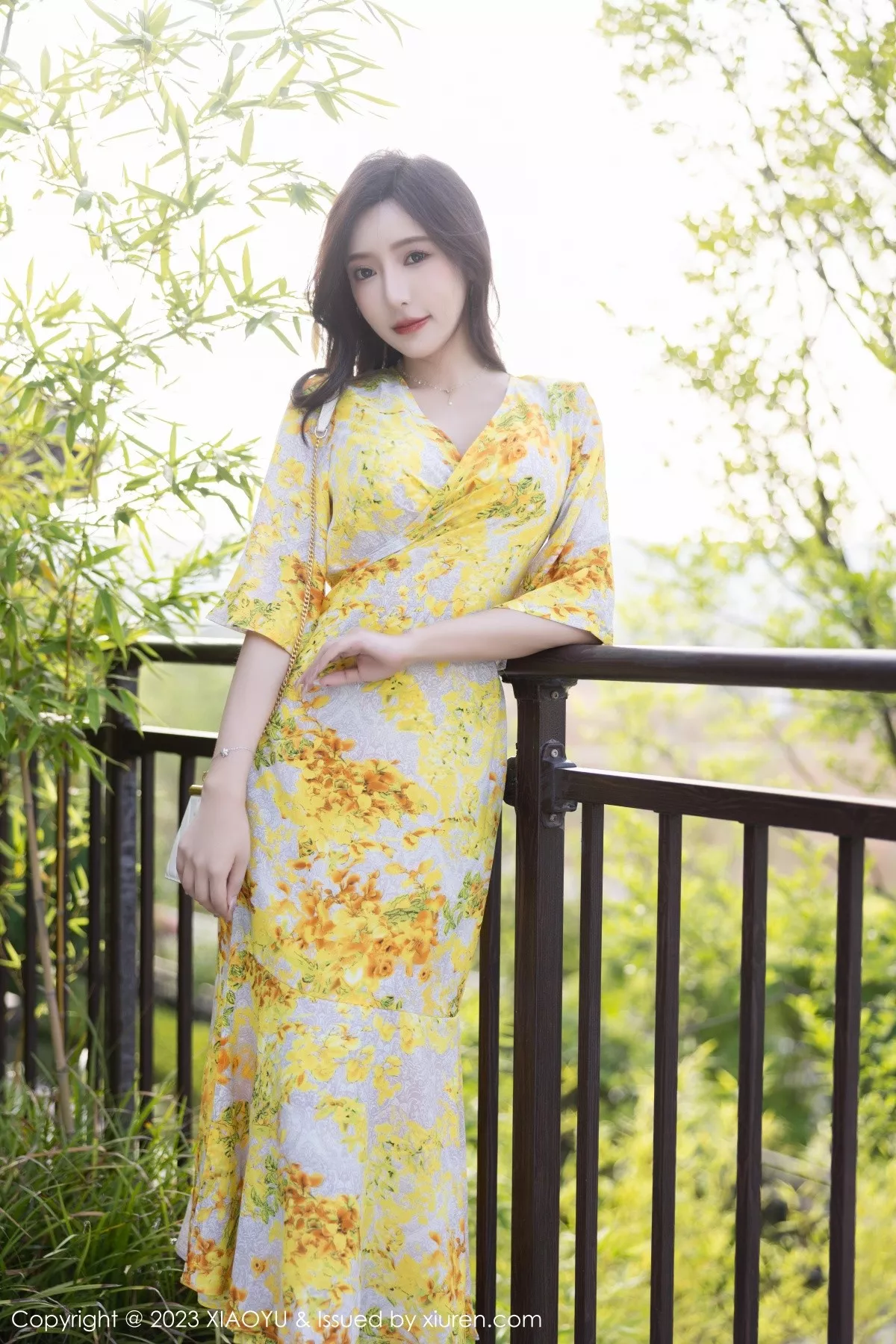 秀人集.com_[XiaoYu画语界]Vol.1043_女神王馨瑶yanni脱连衣长裙露白色蕾丝内衣秀曼妙身姿诱惑写真90P