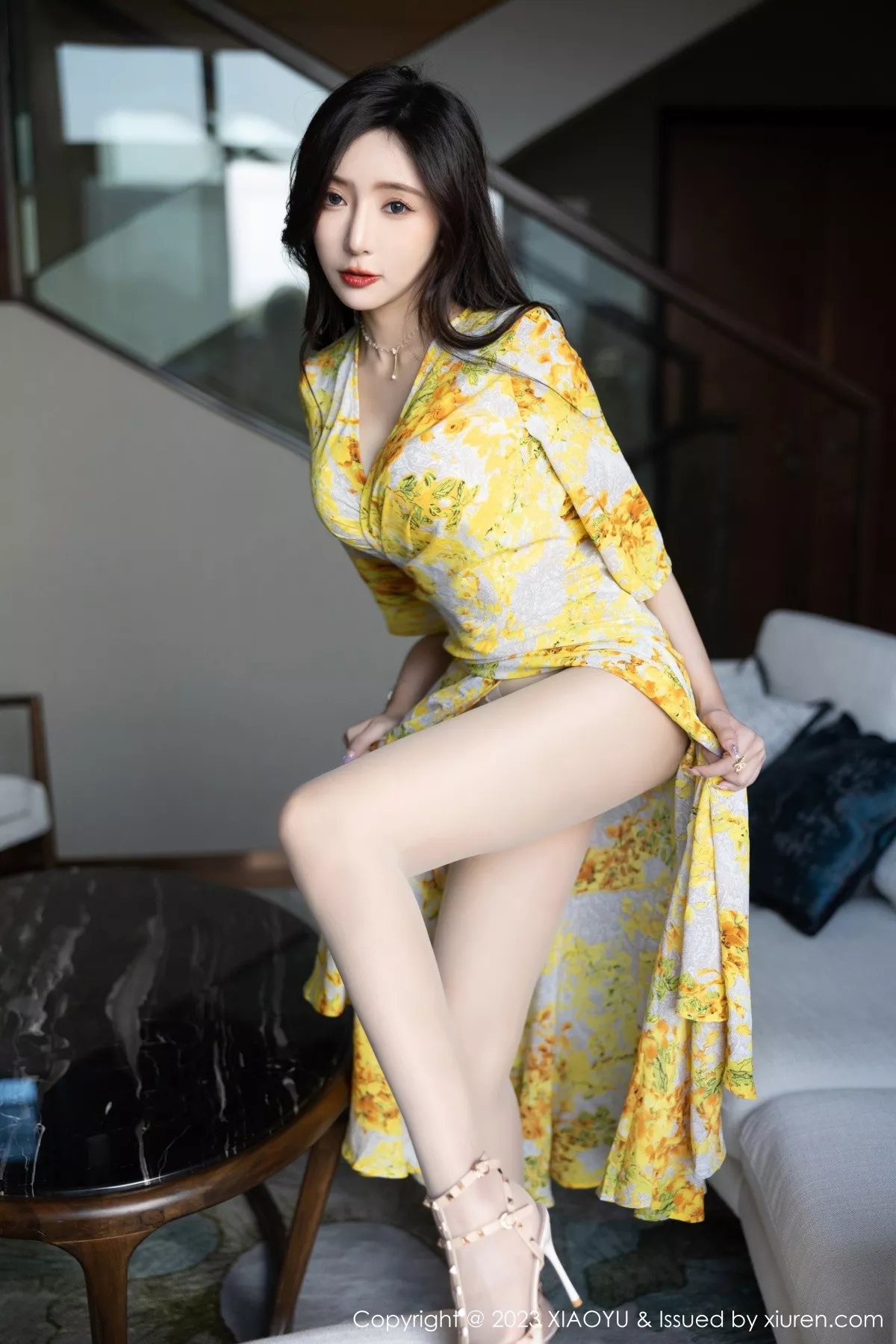 秀人集.com_[XiaoYu画语界]Vol.1043_女神王馨瑶yanni脱连衣长裙露白色蕾丝内衣秀曼妙身姿诱惑写真90P