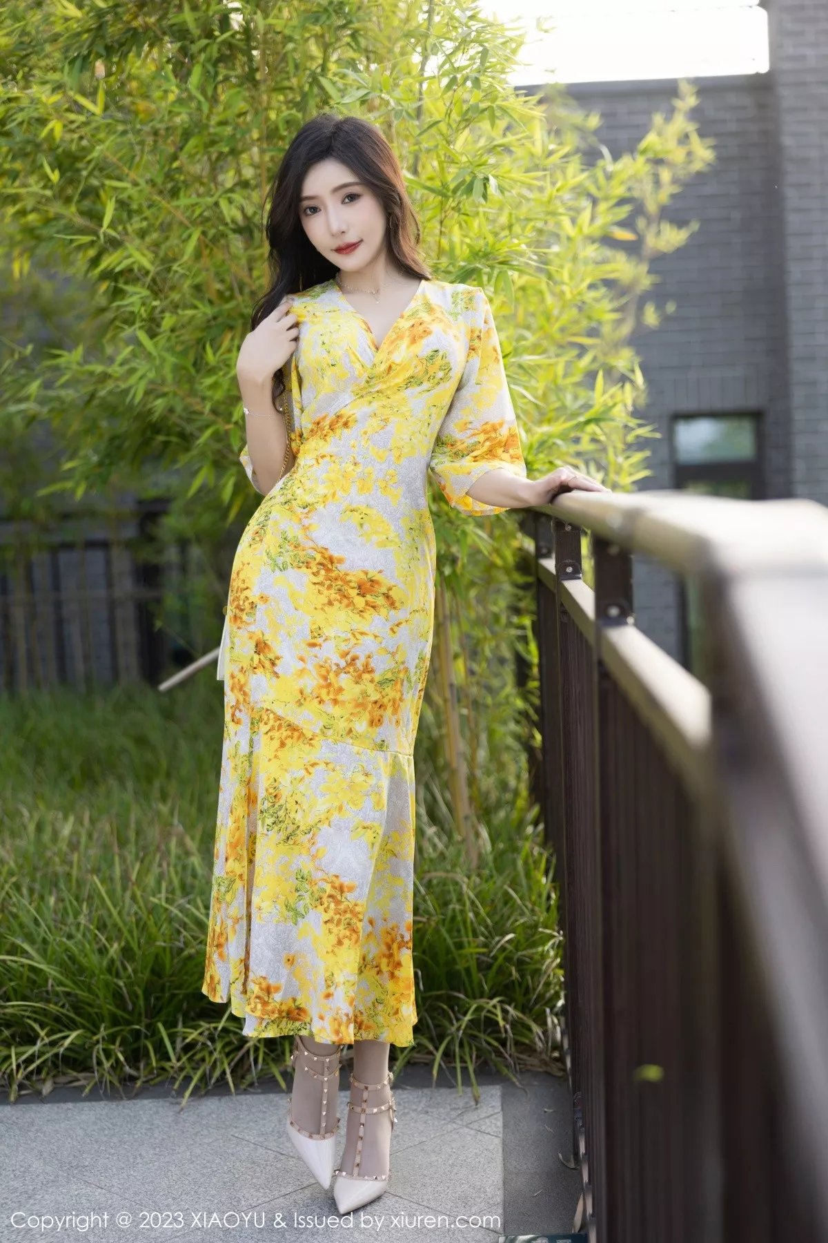 秀人集.com_[XiaoYu画语界]Vol.1043_女神王馨瑶yanni脱连衣长裙露白色蕾丝内衣秀曼妙身姿诱惑写真90P