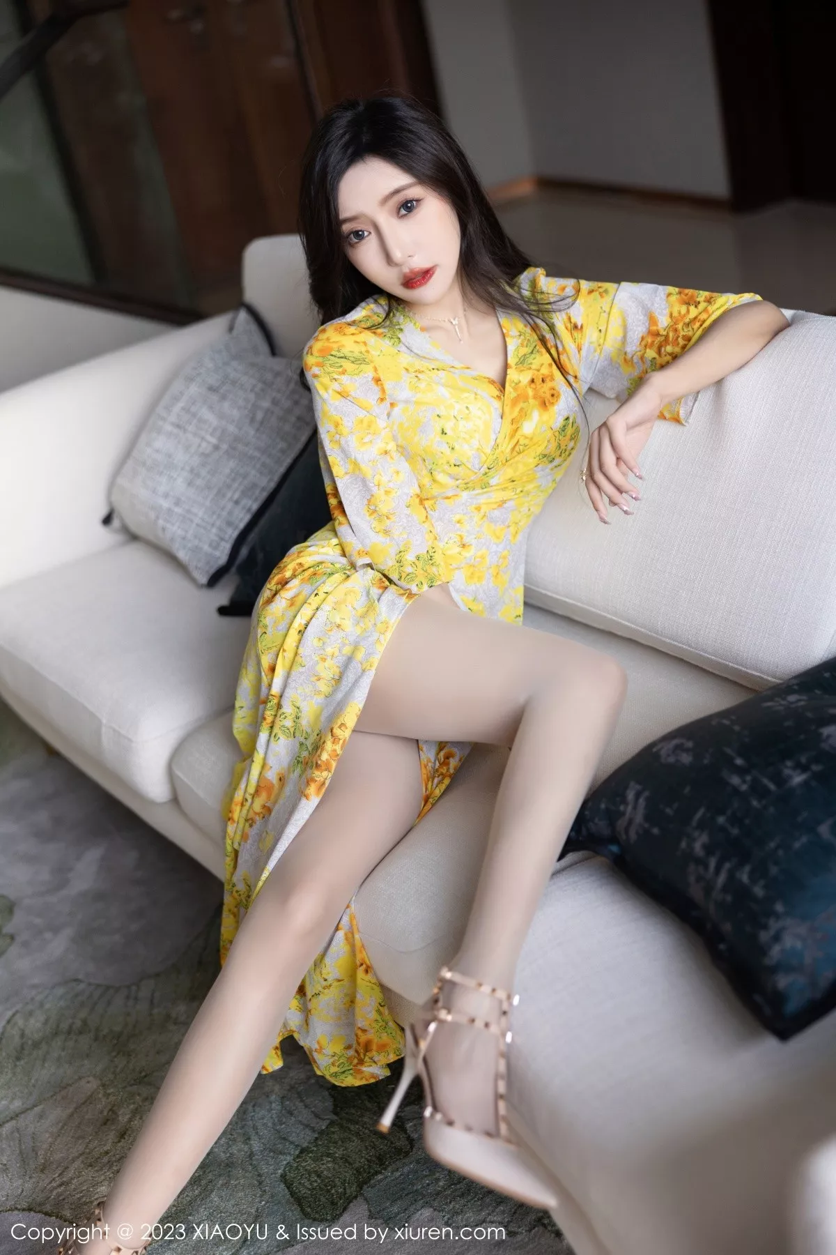 秀人集.com_[XiaoYu画语界]Vol.1043_女神王馨瑶yanni脱连衣长裙露白色蕾丝内衣秀曼妙身姿诱惑写真90P