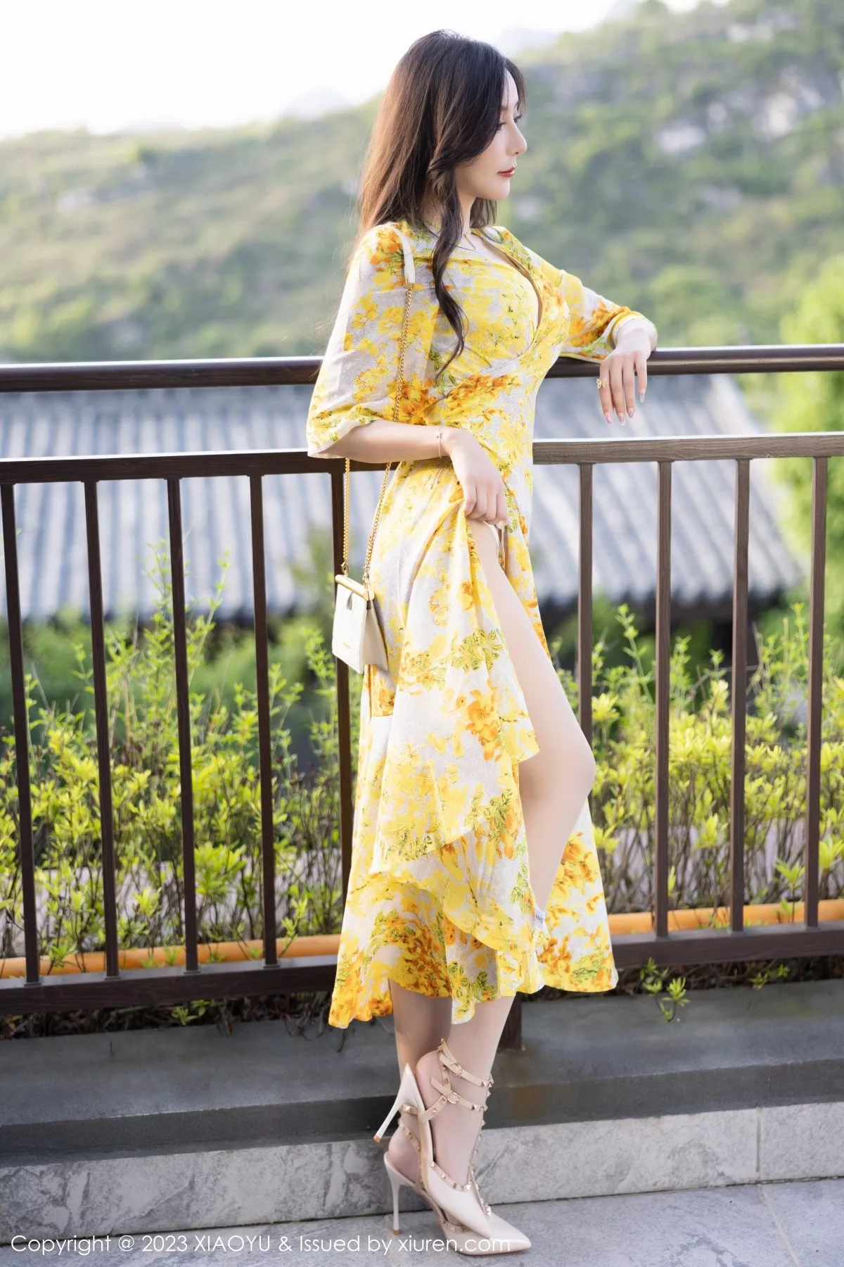 秀人集.com_[XiaoYu画语界]Vol.1043_女神王馨瑶yanni脱连衣长裙露白色蕾丝内衣秀曼妙身姿诱惑写真90P