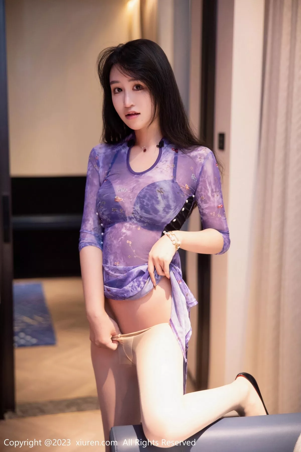 秀人集.com_[XiuRen秀人网]No.6876_模特司柠私房浴室紫色连衣长裙配超薄肉丝秀曼妙身姿诱惑写真56P