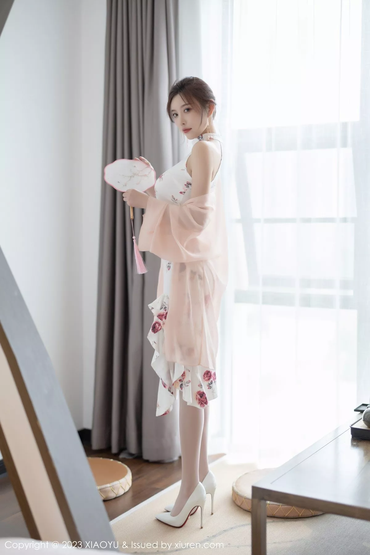 秀人集.com_[XiaoYu画语界]Vol.1046_女神杨晨晨Yome性感淡红色蕾丝内衣配白丝吊袜完美诱惑写真87P