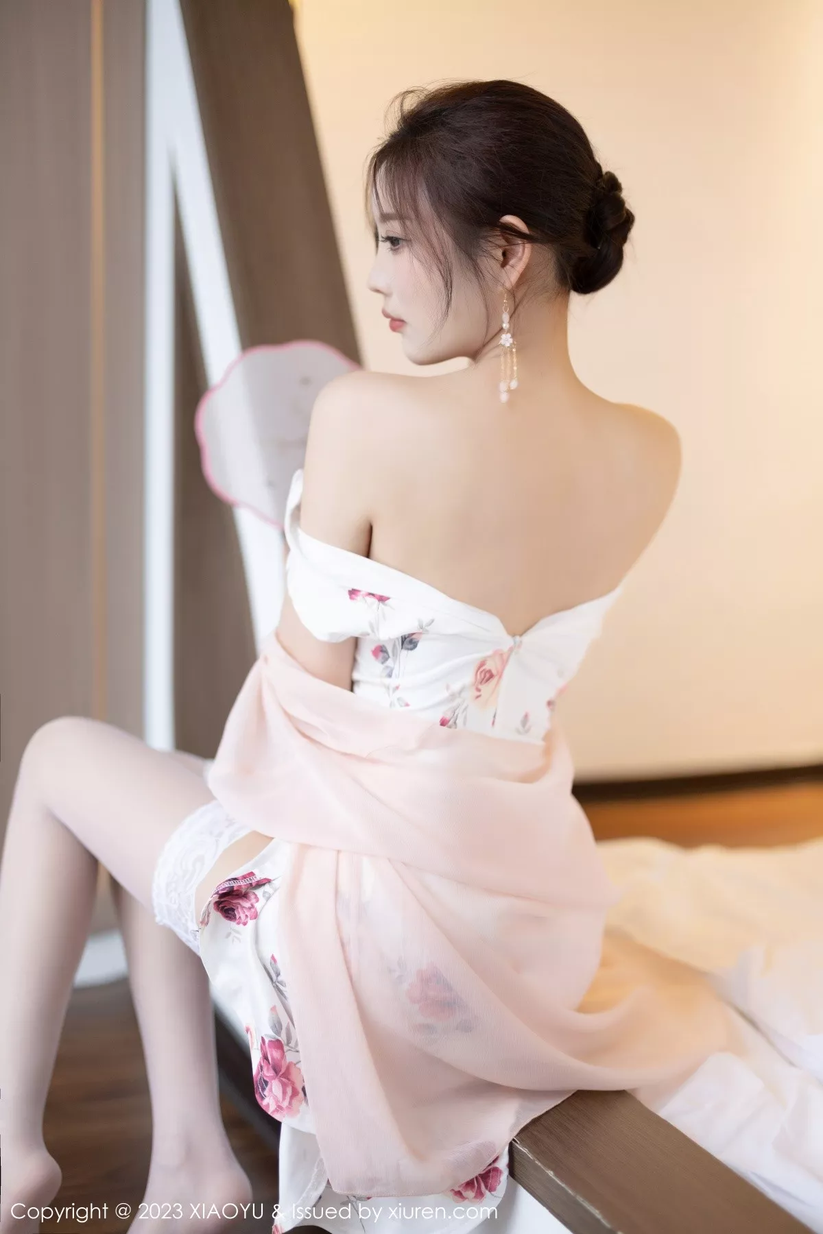 秀人集.com_[XiaoYu画语界]Vol.1046_女神杨晨晨Yome性感淡红色蕾丝内衣配白丝吊袜完美诱惑写真87P