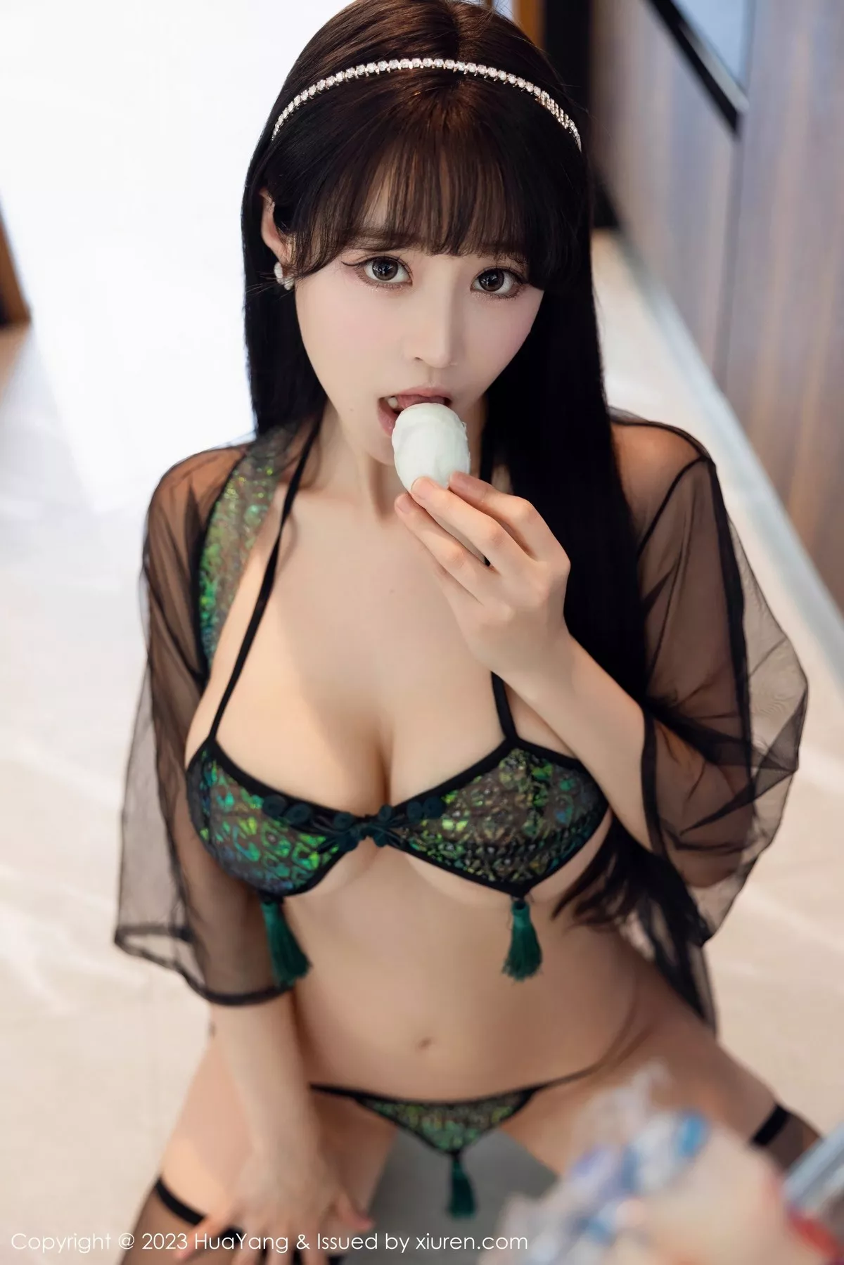秀人集.com_[HuaYang花漾]Vol.537_女神朱可儿Flora灰黑色情趣内衣配魅惑黑丝秀丰满身材诱惑写真76P