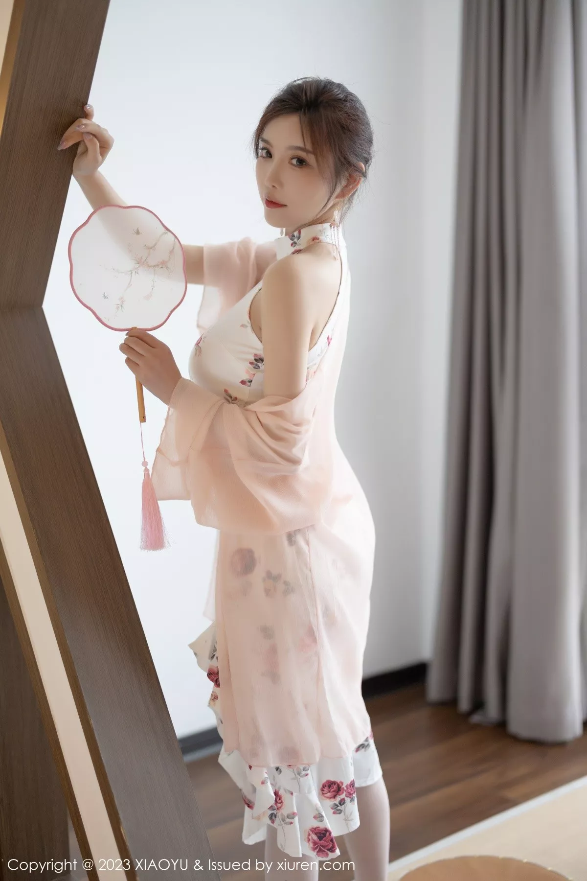 秀人集.com_[XiaoYu画语界]Vol.1046_女神杨晨晨Yome性感淡红色蕾丝内衣配白丝吊袜完美诱惑写真87P