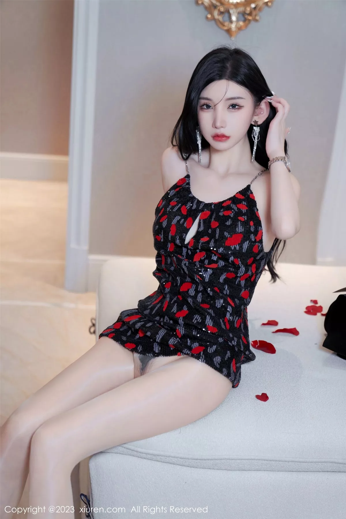 秀人集.com_[XiuRen秀人网]No.6894_女神周于希Sally梦中情人主题浴缸里花瓣浴秀惹火身材诱惑写真82P