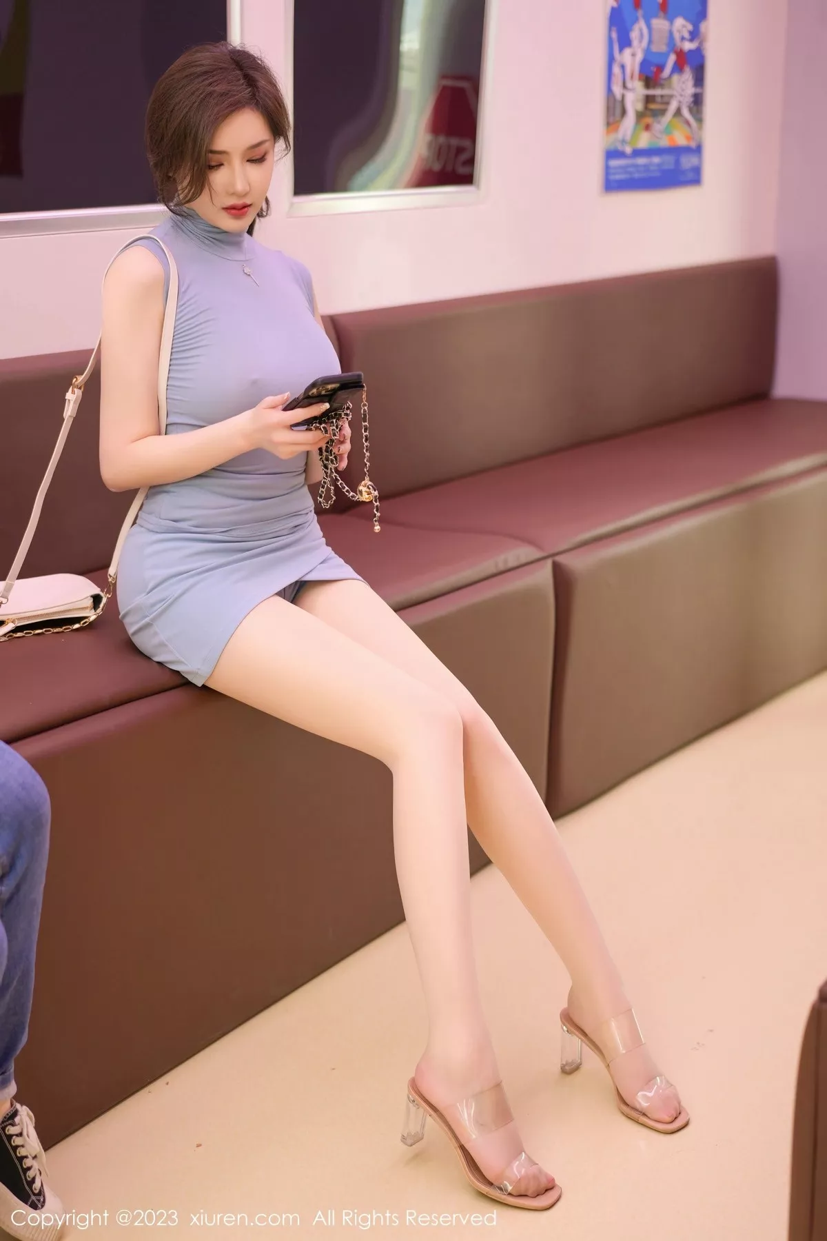 秀人集.com_[XiuRen秀人网]No.6888_女神Carol周妍希浅蓝收身连衣裙配超薄肉丝秀丰满身材诱惑写真71P