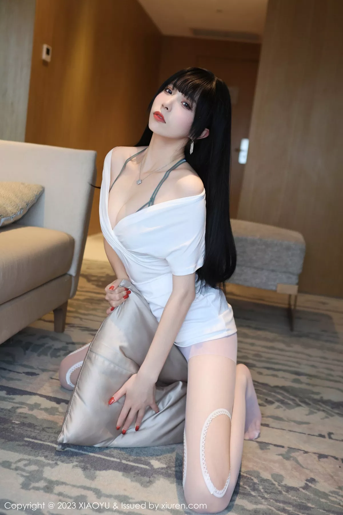 秀人集.com_[XiuRen秀人网]No.6897_模特江七七性感白上衣露墨绿蕾丝内衣配白丝裤袜迷人诱惑写真80P
