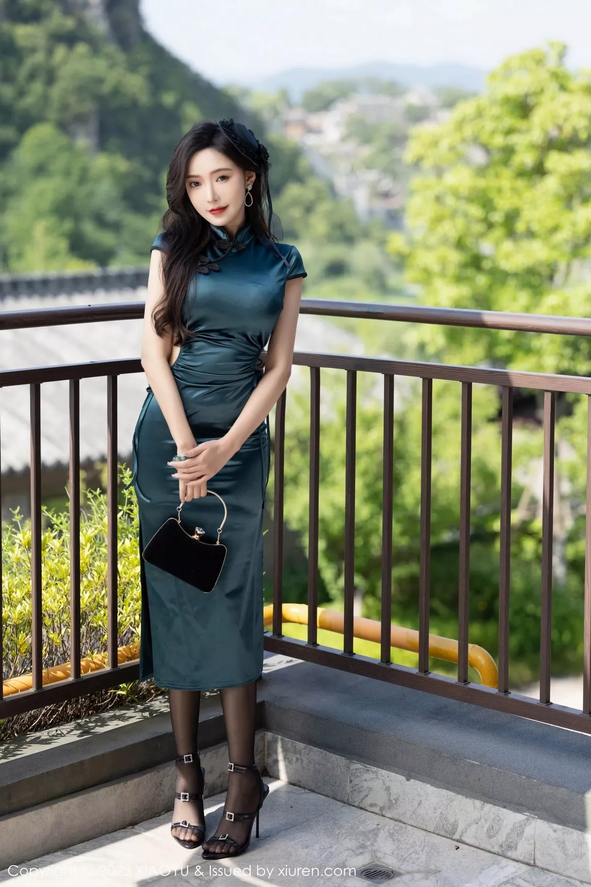 秀人集.com_[XiaoYu画语界]Vol.1048_女神王馨瑶yanni暗绿色旗袍露黑色蕾丝内衣秀曼妙身姿诱惑写真84P