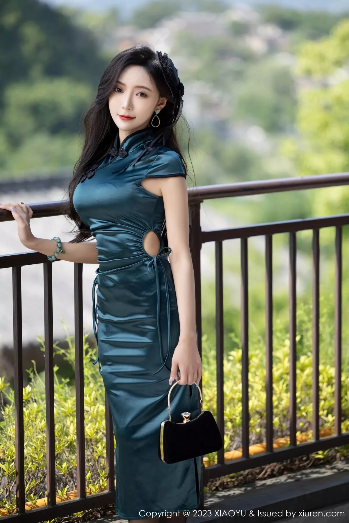 秀人集.com_[XiaoYu画语界]Vol.1048_女神王馨瑶yanni暗绿色旗袍露黑色蕾丝内衣秀曼妙身姿诱惑写真84P