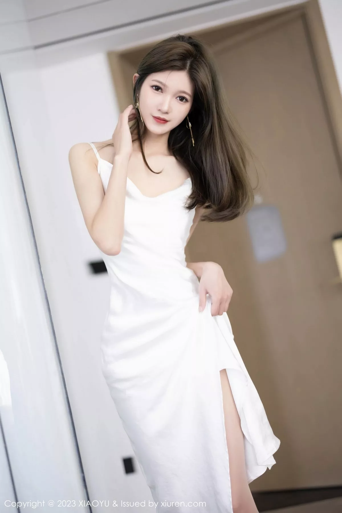 秀人集.com_[XiaoYu画语界]Vol.1050_模特程程程白色吊带长裙+粉红色薄纱布兜秀曼妙身姿诱惑写真88P