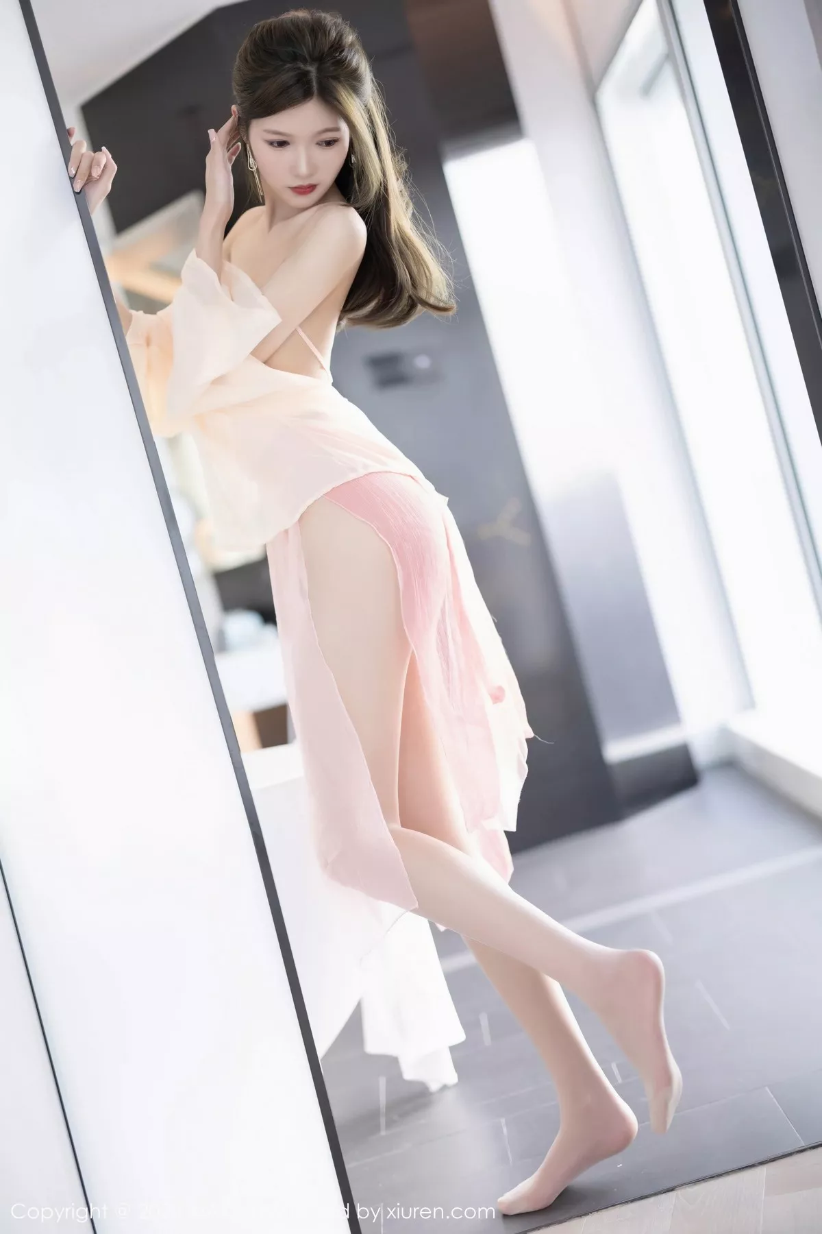 秀人集.com_[XiaoYu画语界]Vol.1050_模特程程程白色吊带长裙+粉红色薄纱布兜秀曼妙身姿诱惑写真88P