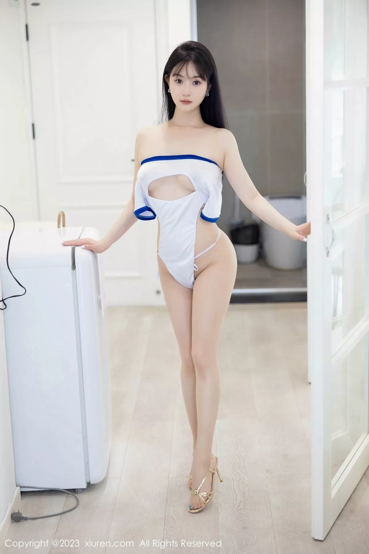 秀人集.com_[XiuRen秀人网]No.6919_模特柚琪Rich白色轻透高开叉服配原色丝袜秀惹火身材诱惑写真78P
