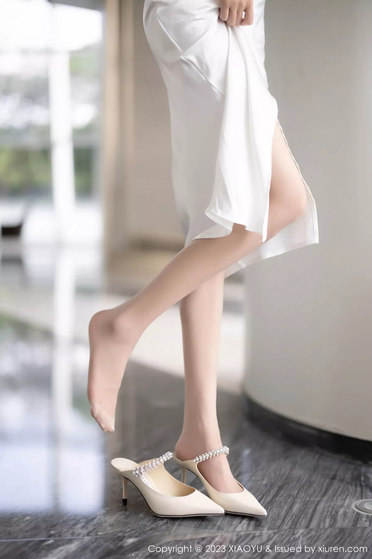 秀人集.com_[XiaoYu画语界]Vol.1050_模特程程程白色吊带长裙+粉红色薄纱布兜秀曼妙身姿诱惑写真88P