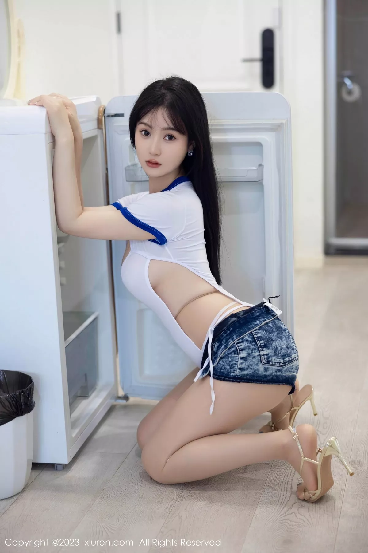 秀人集.com_[XiuRen秀人网]No.6919_模特柚琪Rich白色轻透高开叉服配原色丝袜秀惹火身材诱惑写真78P