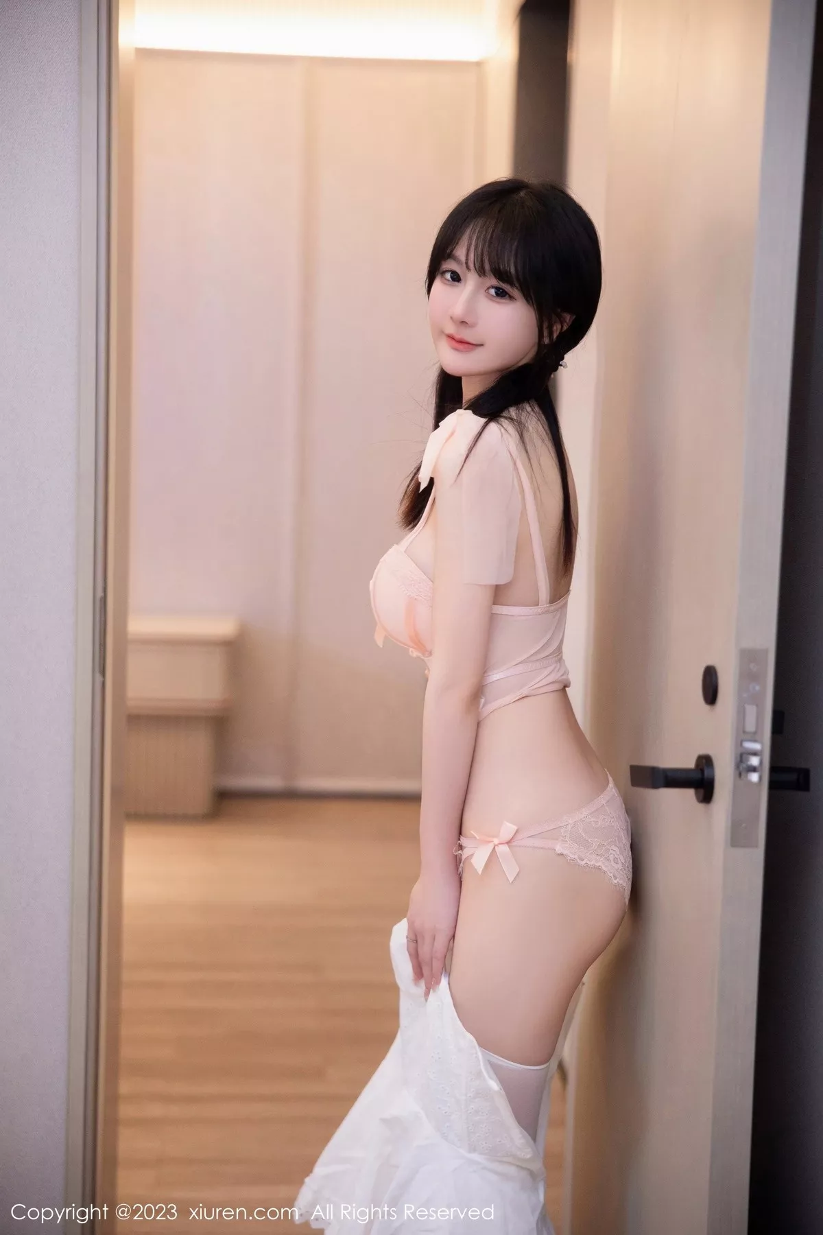 秀人集.com_[XiuRen秀人网]No.6933_模特幼幼白色连衣短裙露性感粉色情趣内衣秀完美身材诱惑写真83P