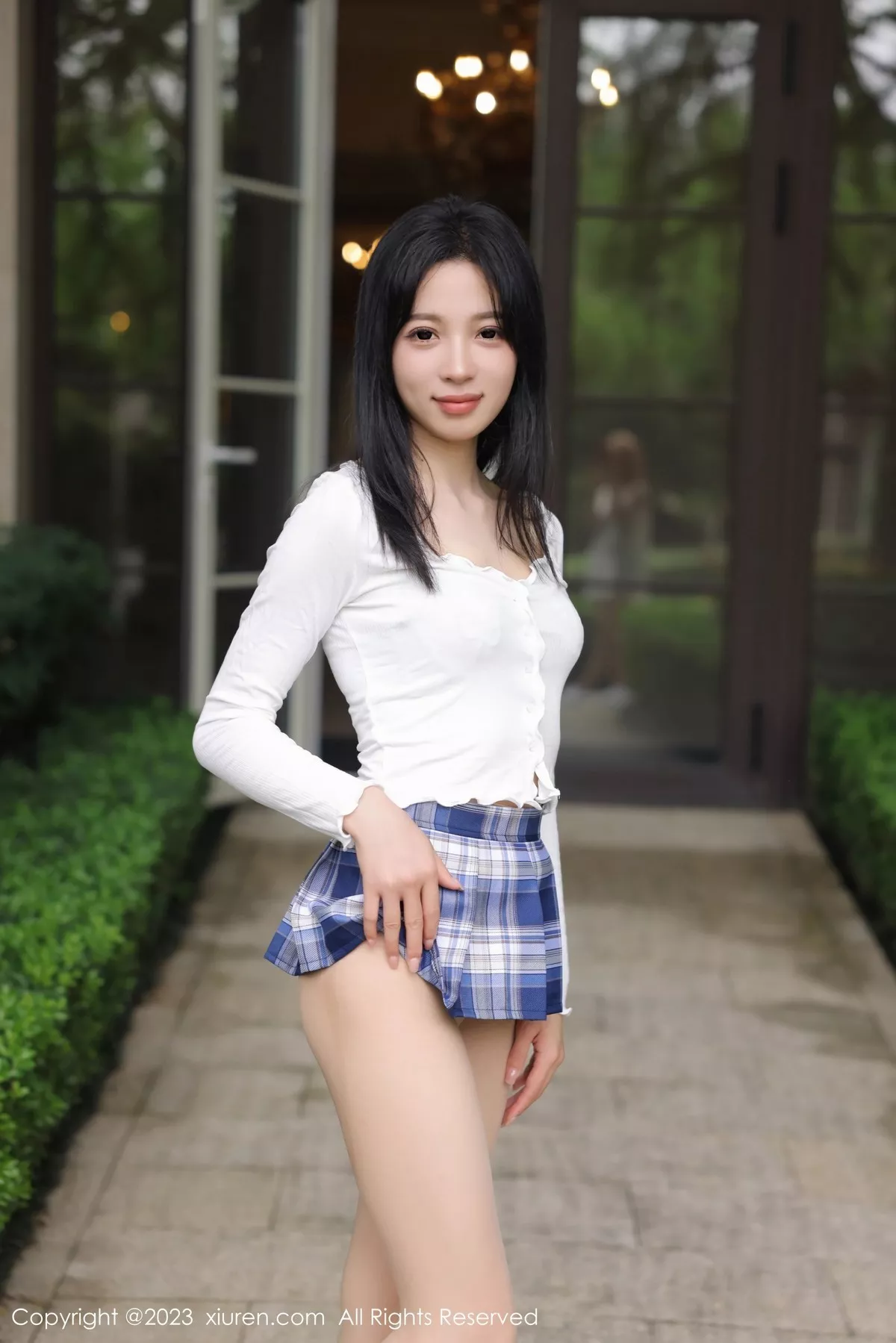 秀人集.com_[XiuRen秀人网]No.6942_模特糖豆sisi白色上衣配蓝色格子裙露淡灰轻透内衣迷人诱惑写真59P