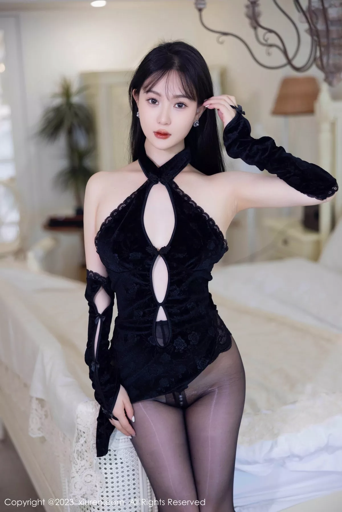 秀人集.com_[XiuRen秀人网]No.6943_模特柚琪Rich性感黑色露肩服饰配超薄黑丝秀曼妙身姿诱惑写真91P