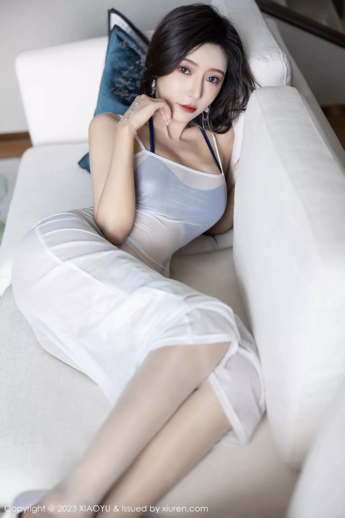 秀人集.com_[XiaoYu画语界]Vol.1052_女神王馨瑶yanni白色轻透连衣裙露情趣内衣秀惹火身材诱惑写真97P