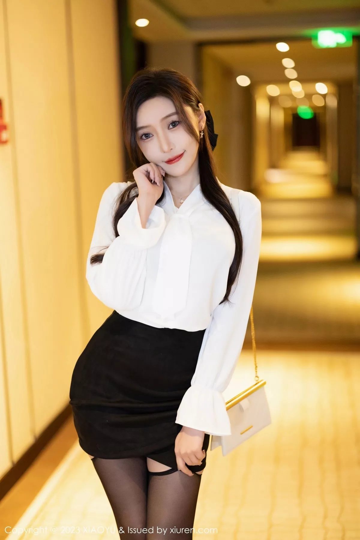 秀人集.com_[XiaoYu画语界]Vol.1033_女神王馨瑶yanni性感白T配黑短裙露蓝色内衣秀曼妙身姿诱惑写真81P