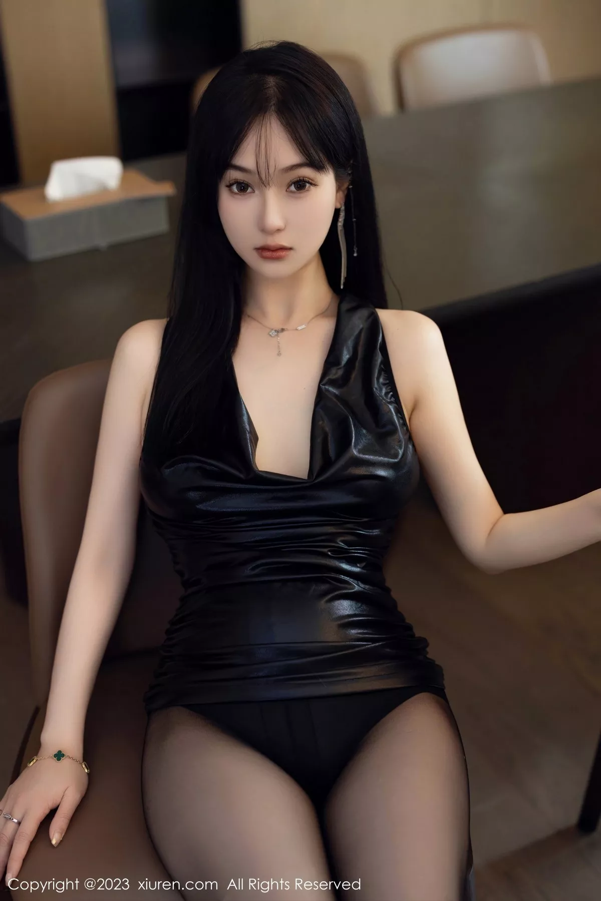 秀人集.com_[XiuRen秀人网]No.6785_模特柚琪Rich黑色紧身连衣短裙配超薄黑丝秀曼妙身姿诱惑写真60P