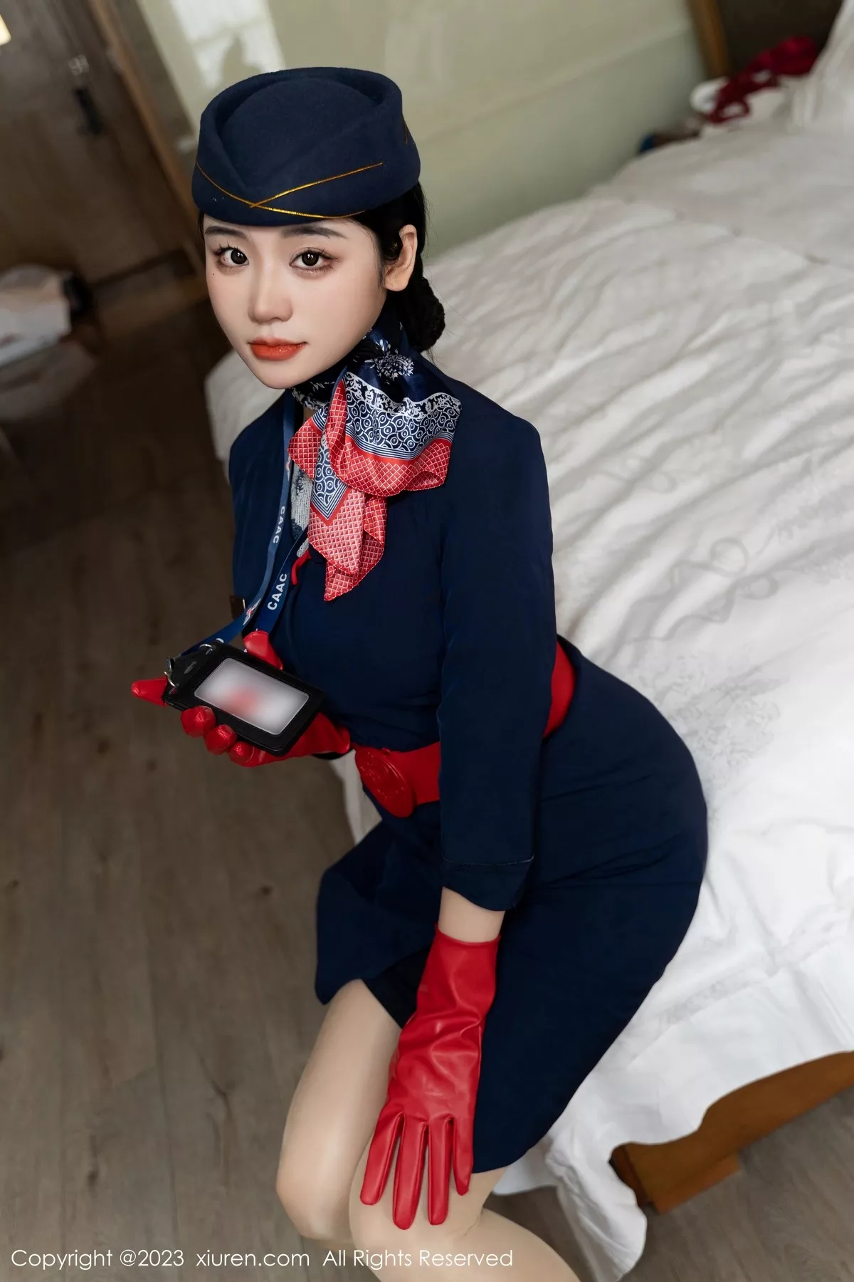 秀人集.com_[XiuRen秀人网]No.6790_模特汐汐爱吃草莓性感空姐制服露黑色内衣秀完美身材诱惑写真69P