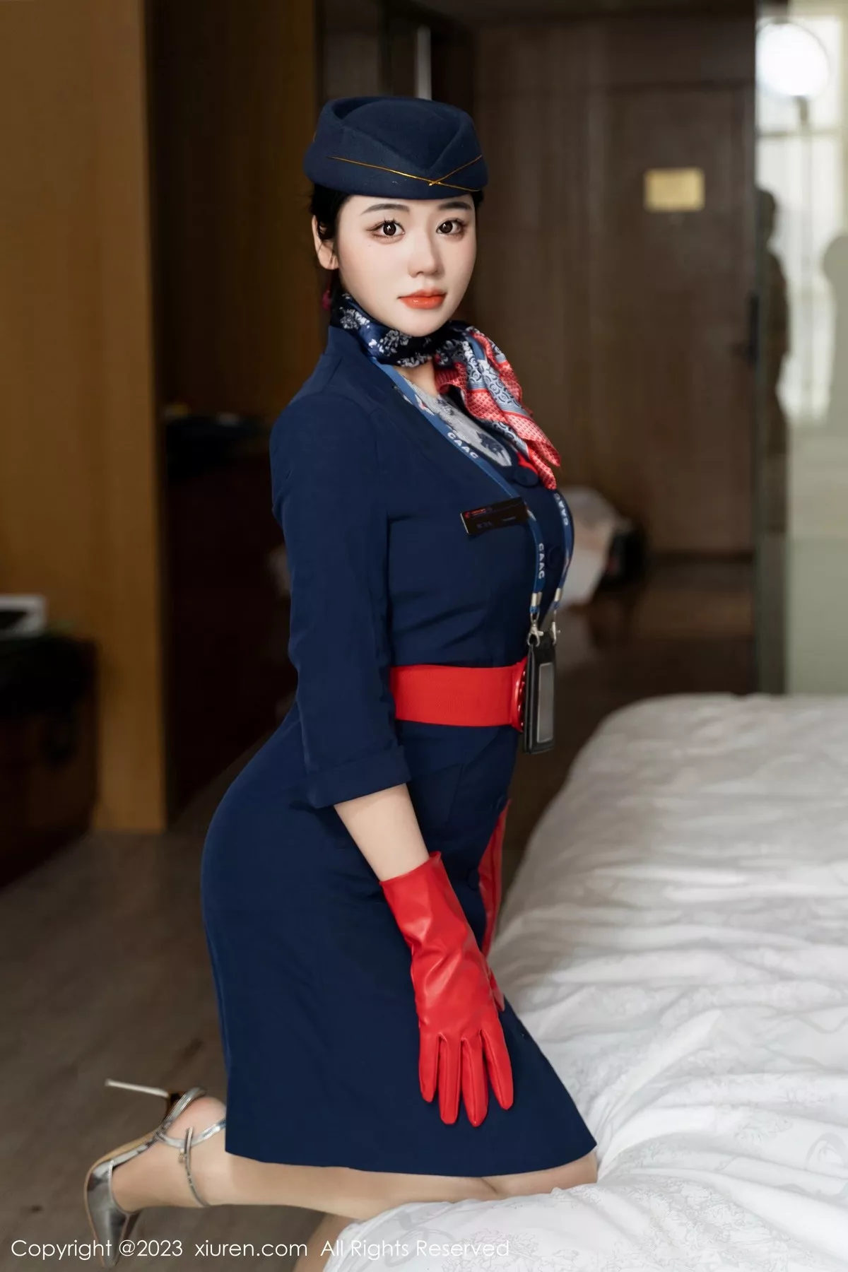 秀人集.com_[XiuRen秀人网]No.6790_模特汐汐爱吃草莓性感空姐制服露黑色内衣秀完美身材诱惑写真69P