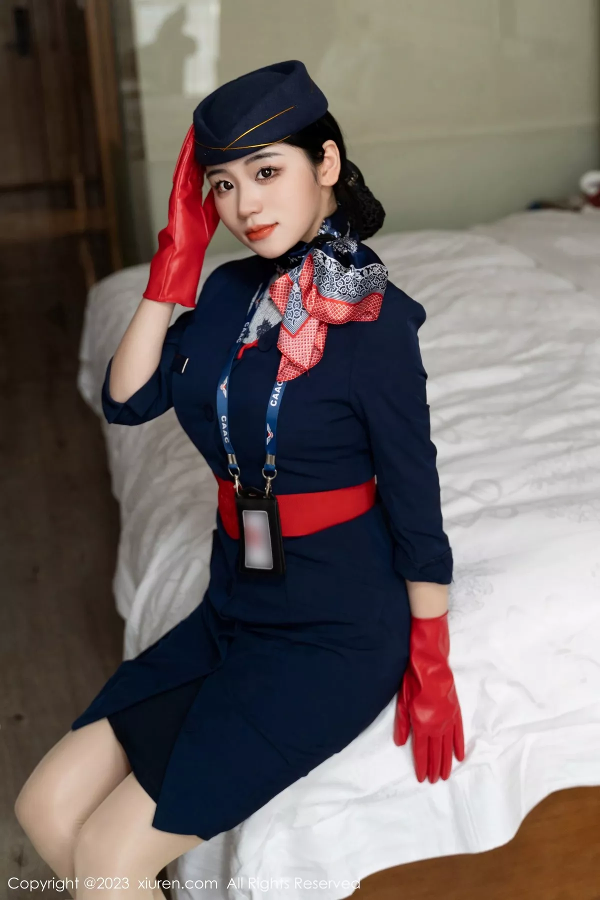 秀人集.com_[XiuRen秀人网]No.6790_模特汐汐爱吃草莓性感空姐制服露黑色内衣秀完美身材诱惑写真69P