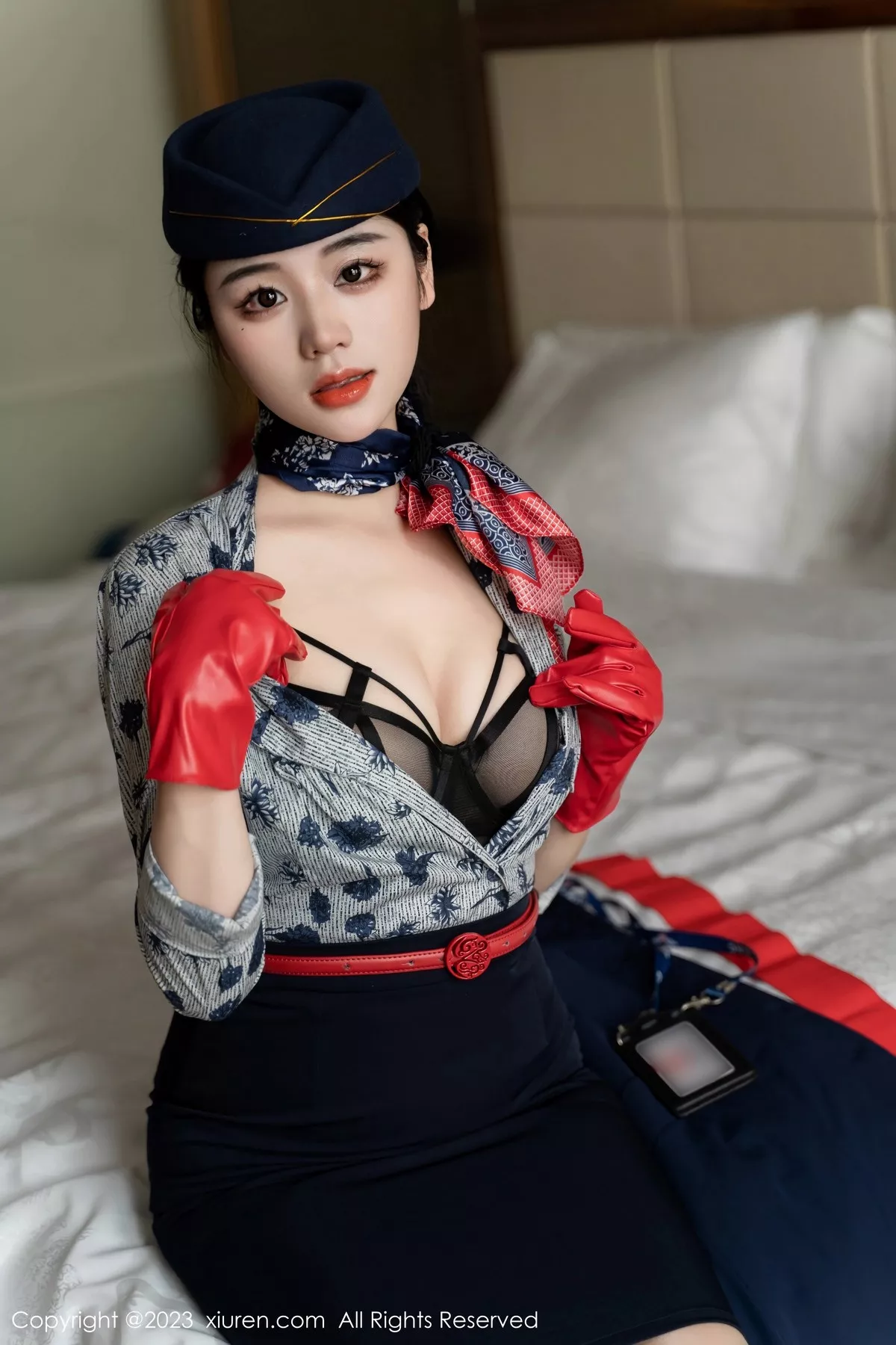 秀人集.com_[XiuRen秀人网]No.6790_模特汐汐爱吃草莓性感空姐制服露黑色内衣秀完美身材诱惑写真69P
