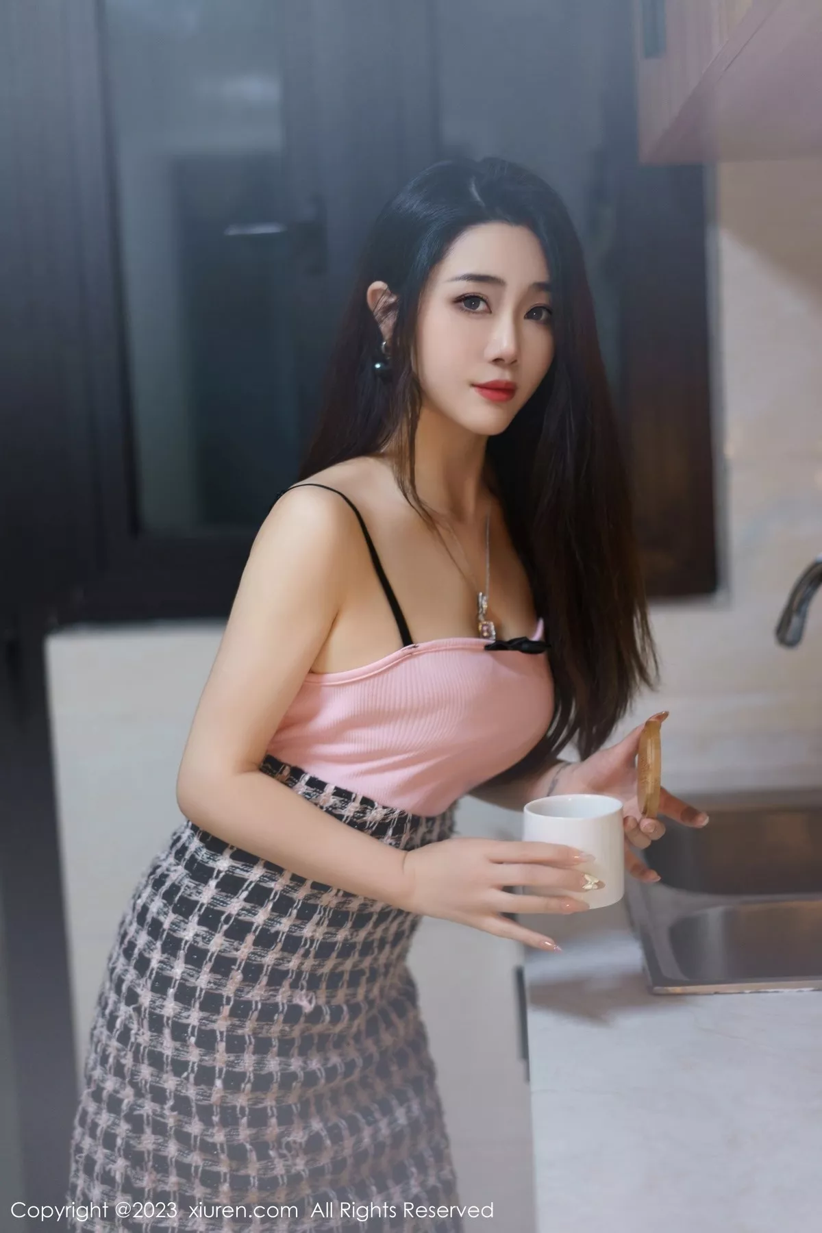 秀人集.com_[XiuRen秀人网]No.6799_模特严利娅Yuliya粉色吊带短裙配原色丝袜秀婀娜身材诱惑写真67P