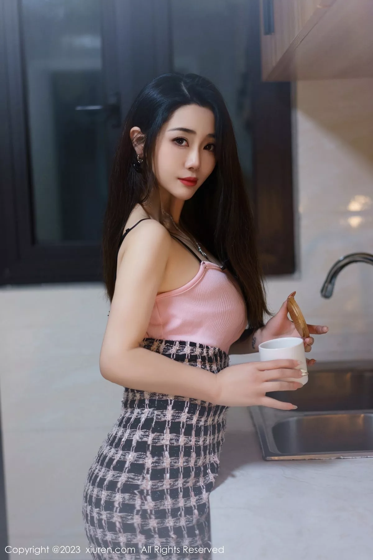 秀人集.com_[XiuRen秀人网]No.6799_模特严利娅Yuliya粉色吊带短裙配原色丝袜秀婀娜身材诱惑写真67P