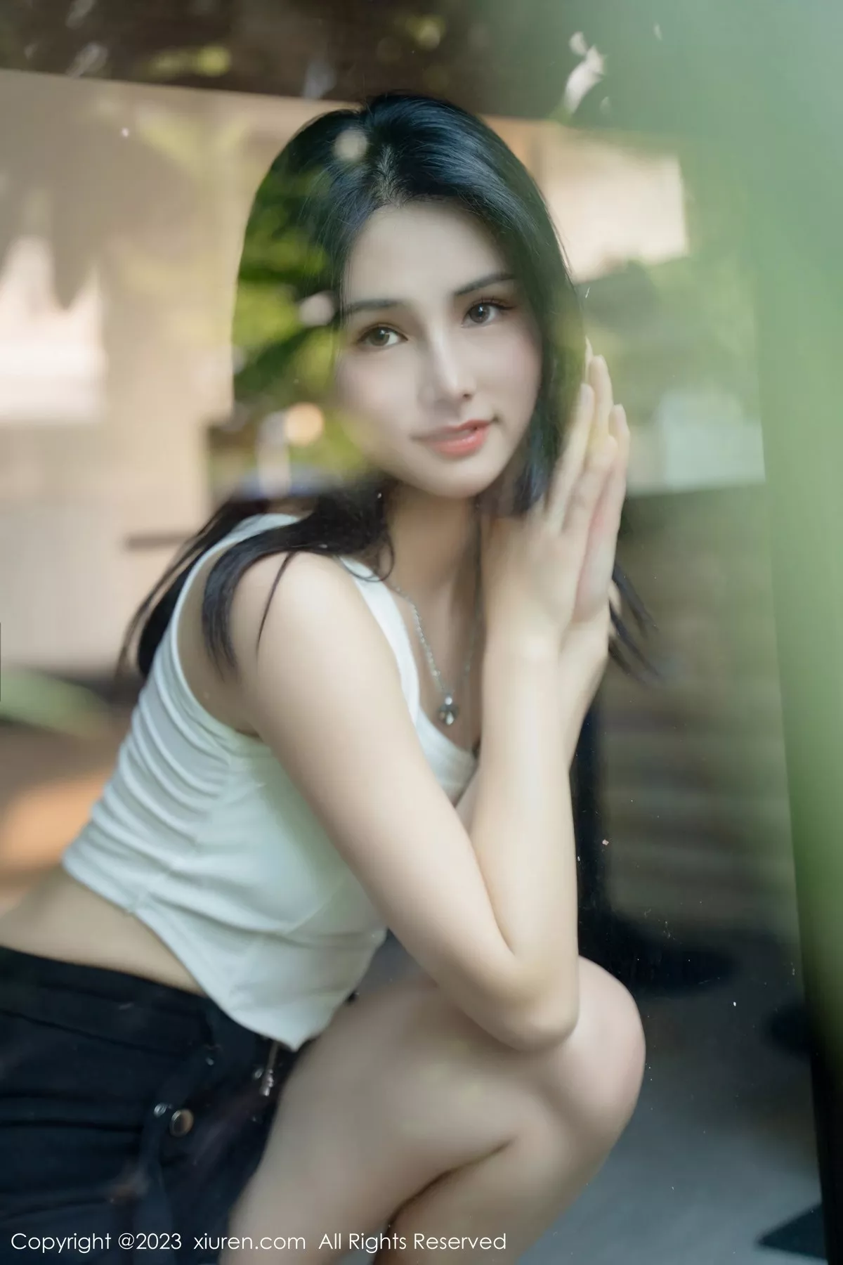 秀人集.com_[XiuRen秀人网]No.6798_模特艾希儿户外性感白色上衣配黑短裤秀曼妙身姿清爽迷人写真62P