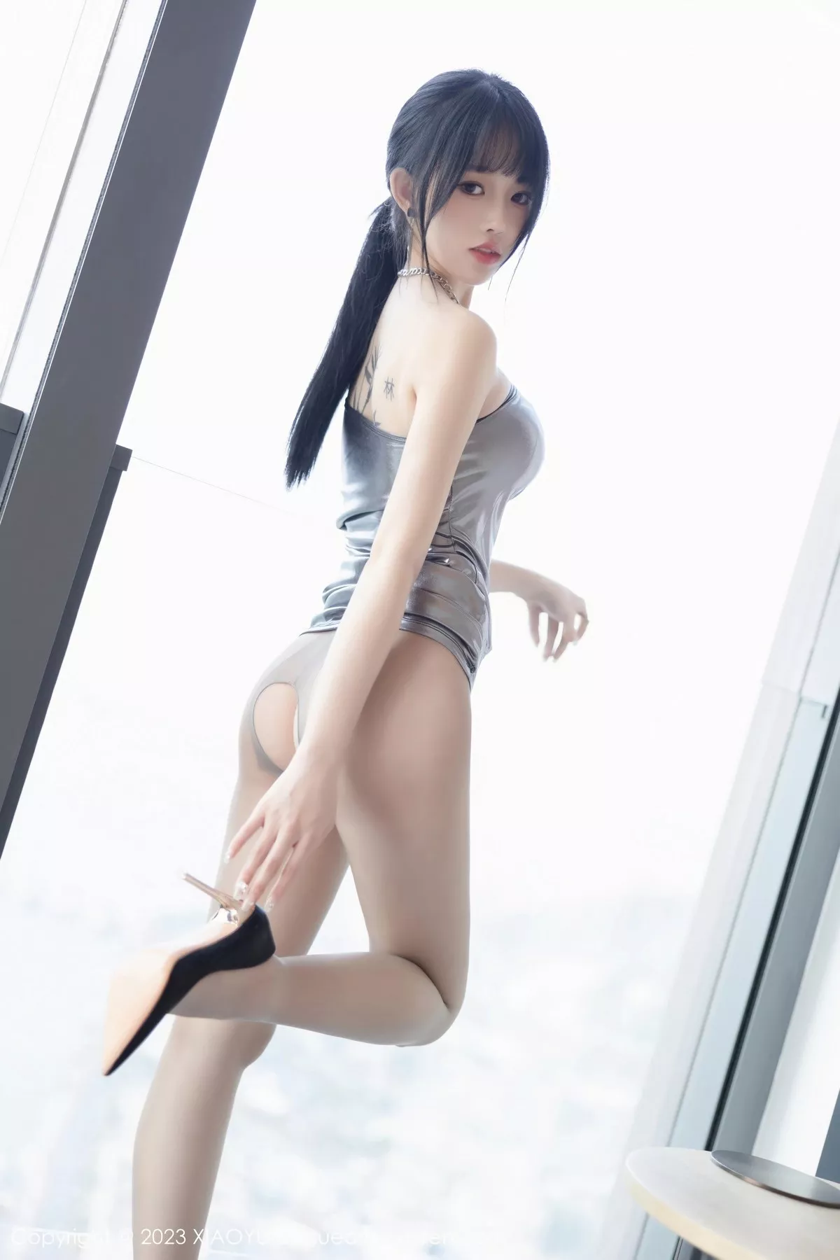 秀人集.com_[XiaoYu画语界]Vol.1037_模特奶瓶私房浴室性感灰色露肩连衣裙秀曼妙身姿迷人诱惑写真87P